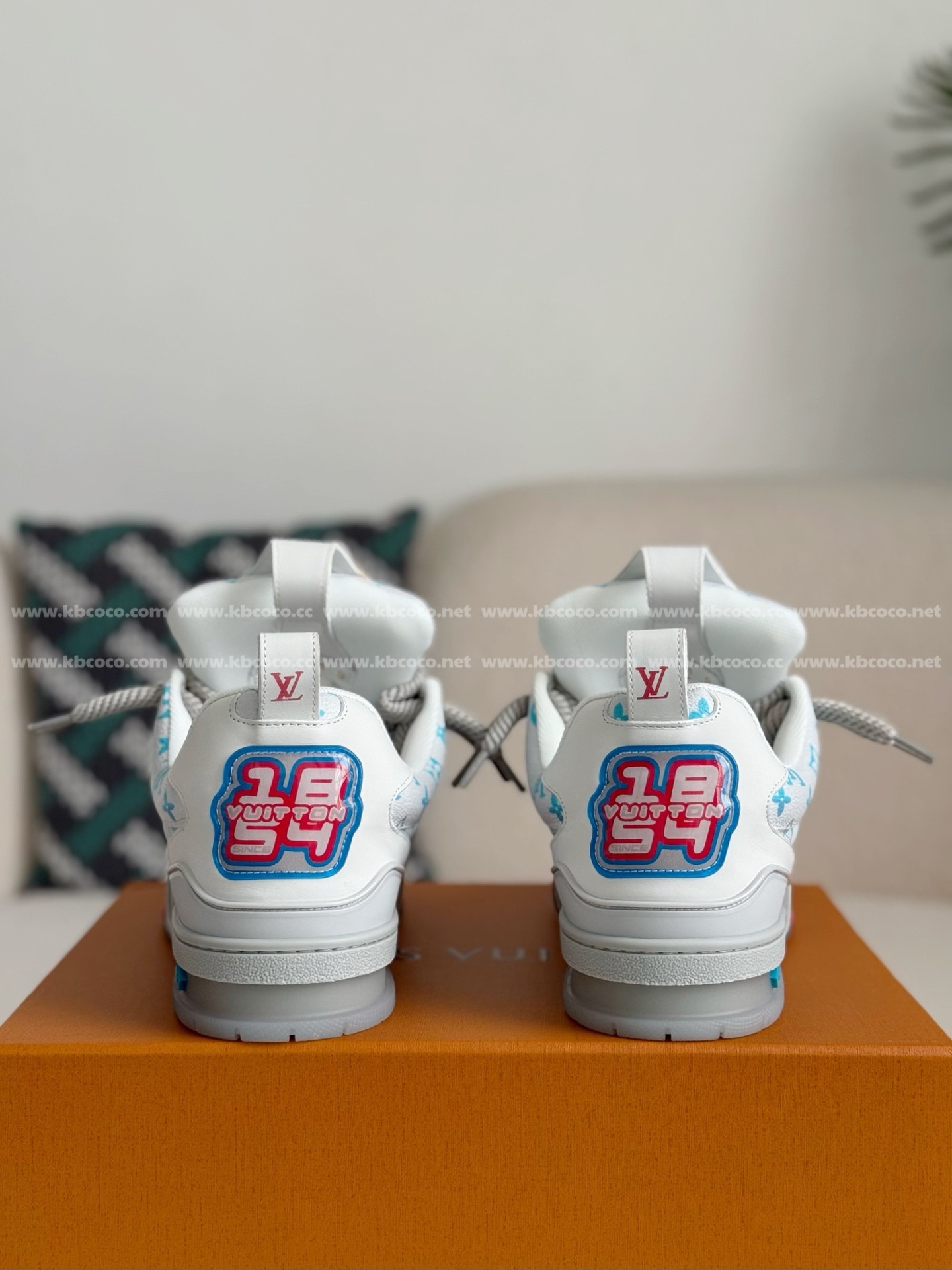 【#5284】LOUIS VUITTON RUNNER TATIC SNEAKERS