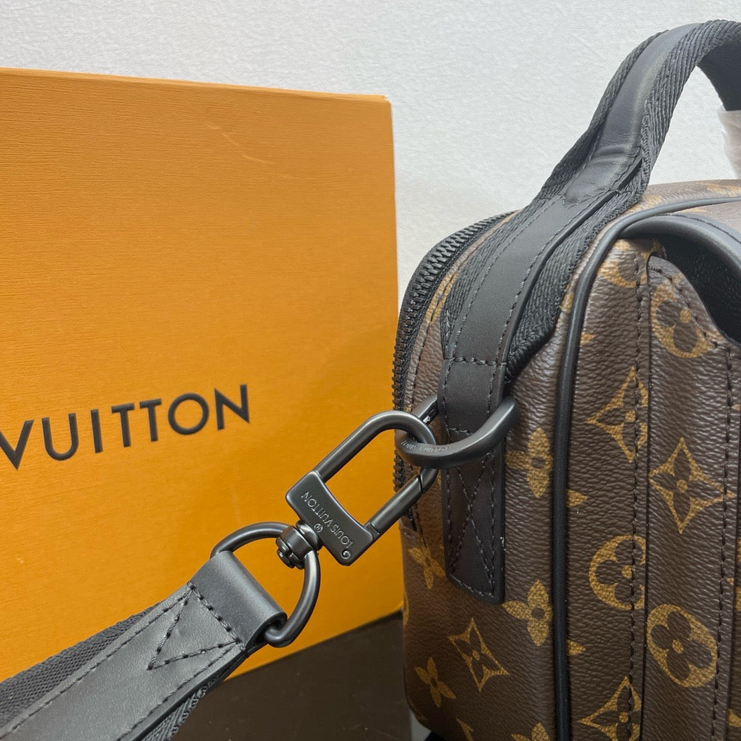 LOUIS VUITTON QUEST Postman bag/top quality M46973