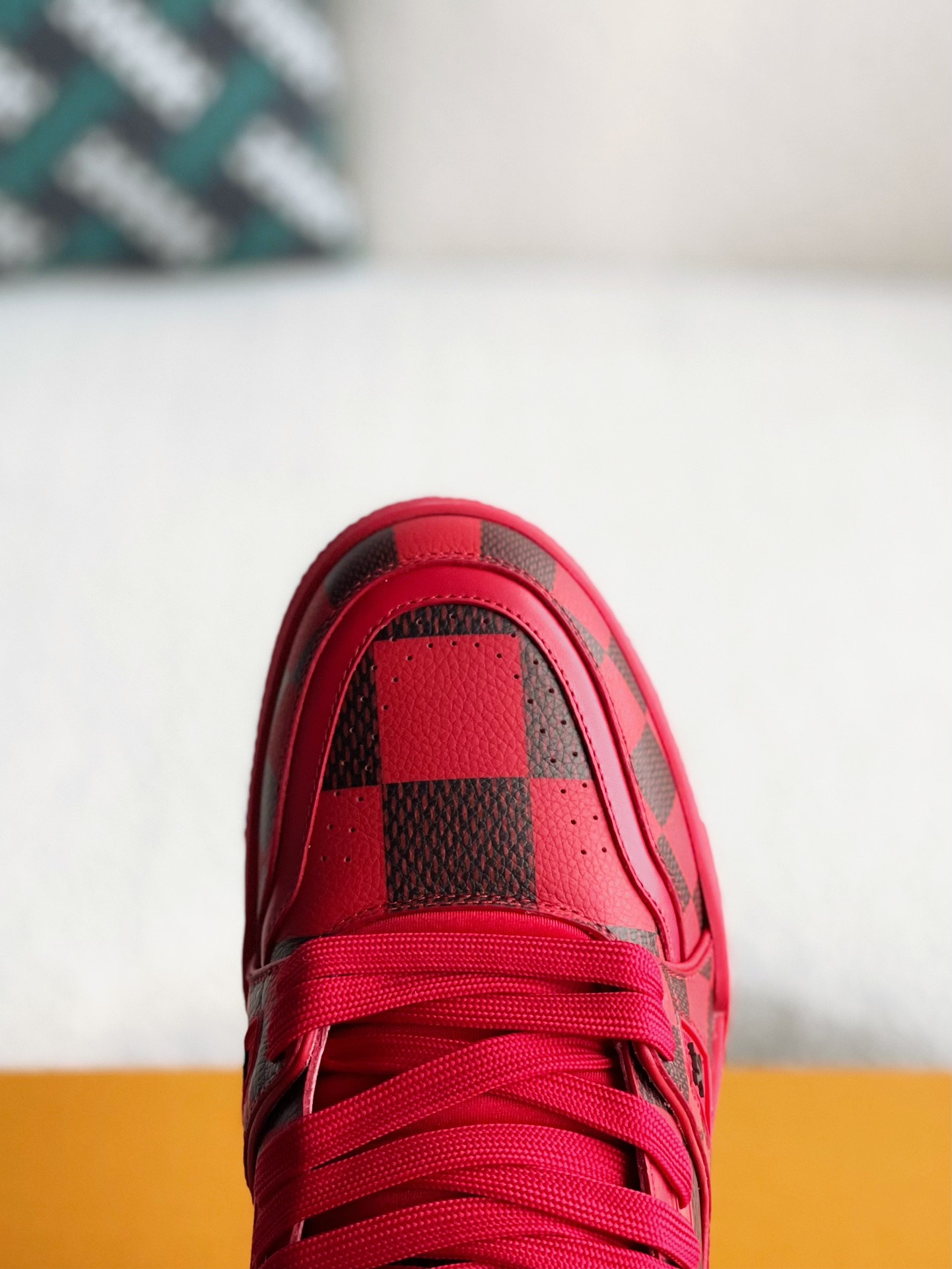 LOUIS VUITTON SNEAKERS