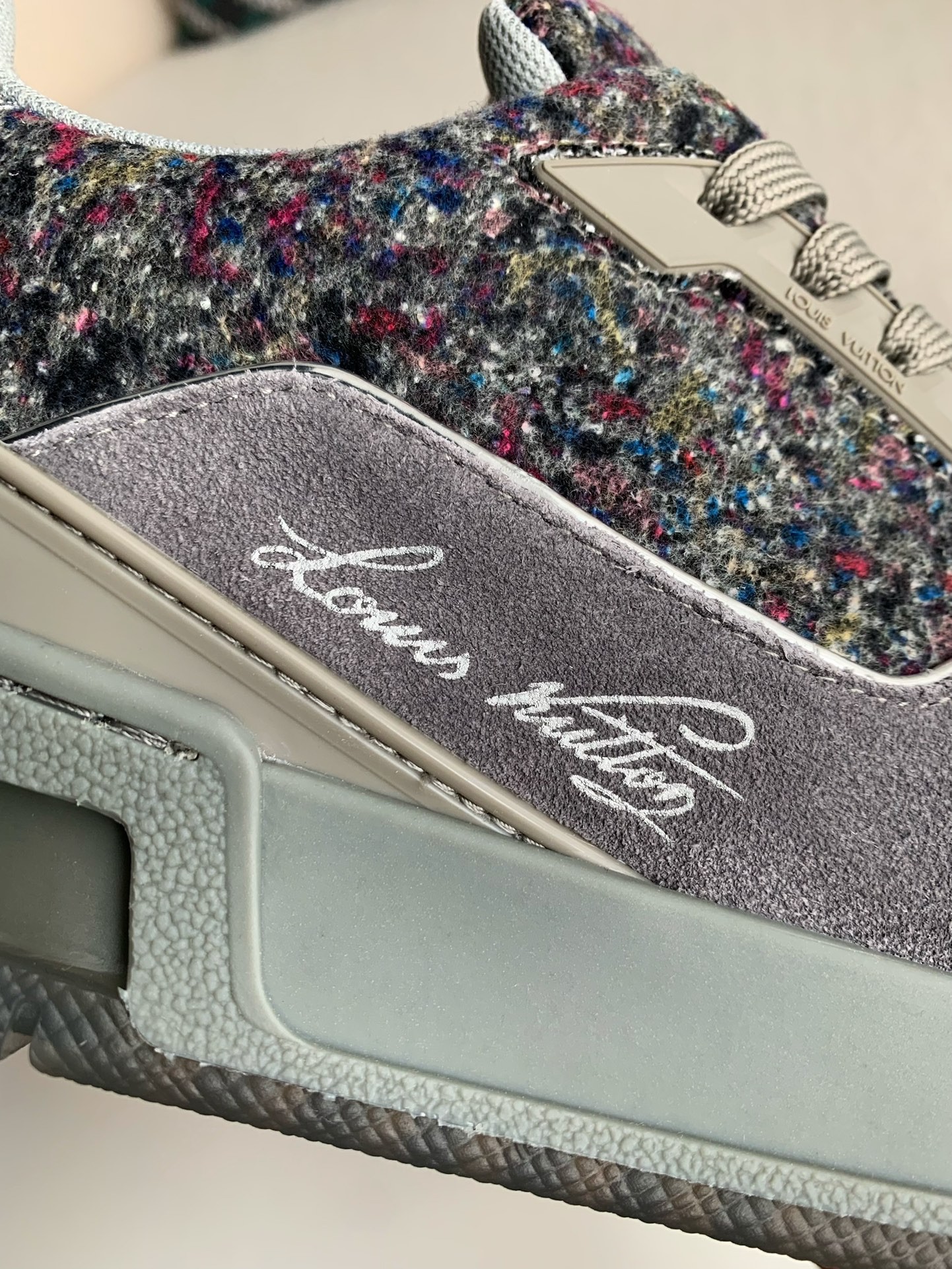 LOUIS VUITTON SNEAKERS