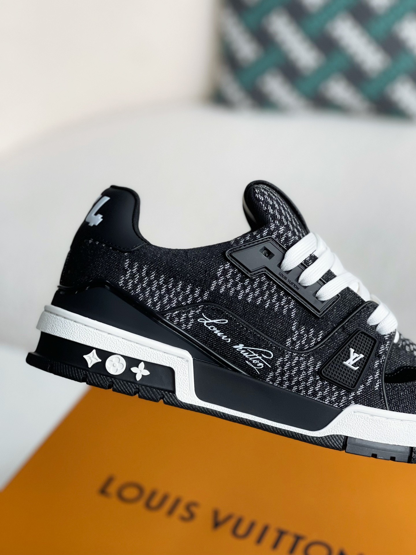 LOUIS VUITTON SNEAKERS