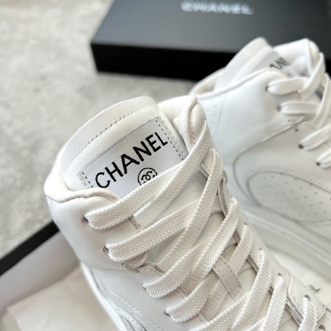 CHANEL Sneakers