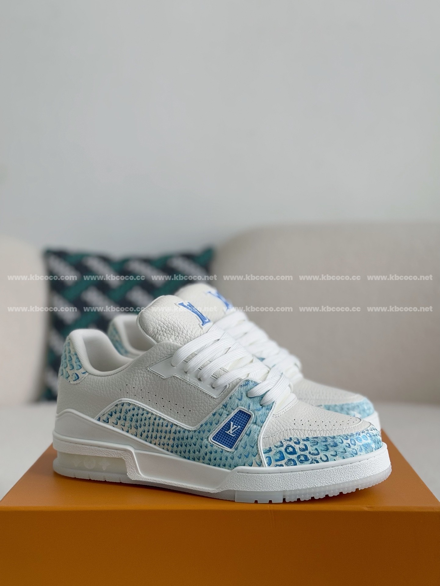 【#3968】 LOUIS VUITTON TRAINER SNEAKERS