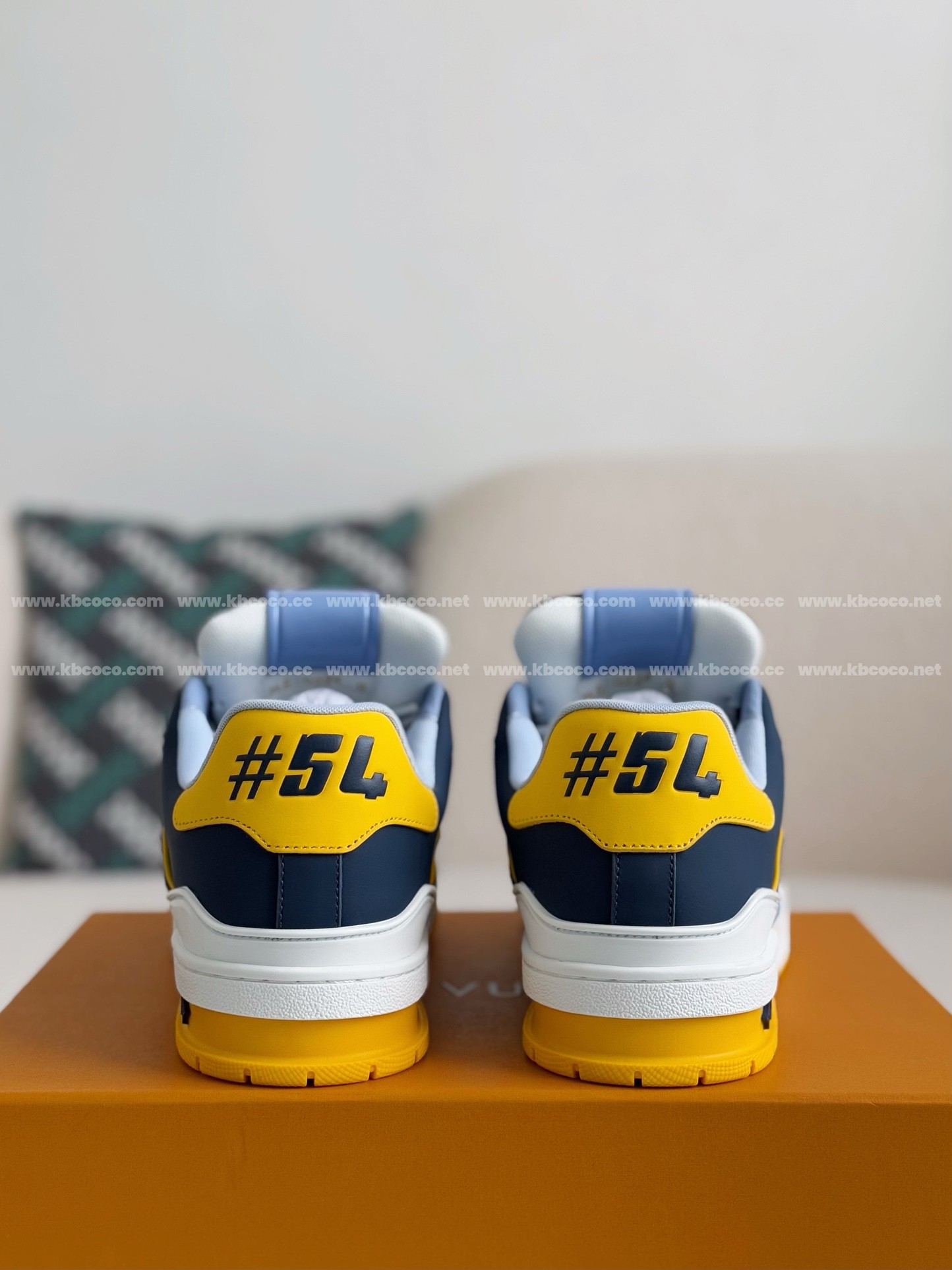 【#3992】 LOUIS VUITTON TRAINER SNEAKERS