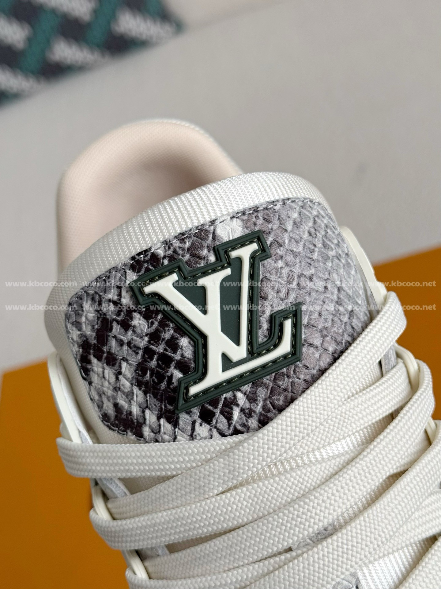 【#4541】LOUIS VUITTON TRAINER SNEAKERS