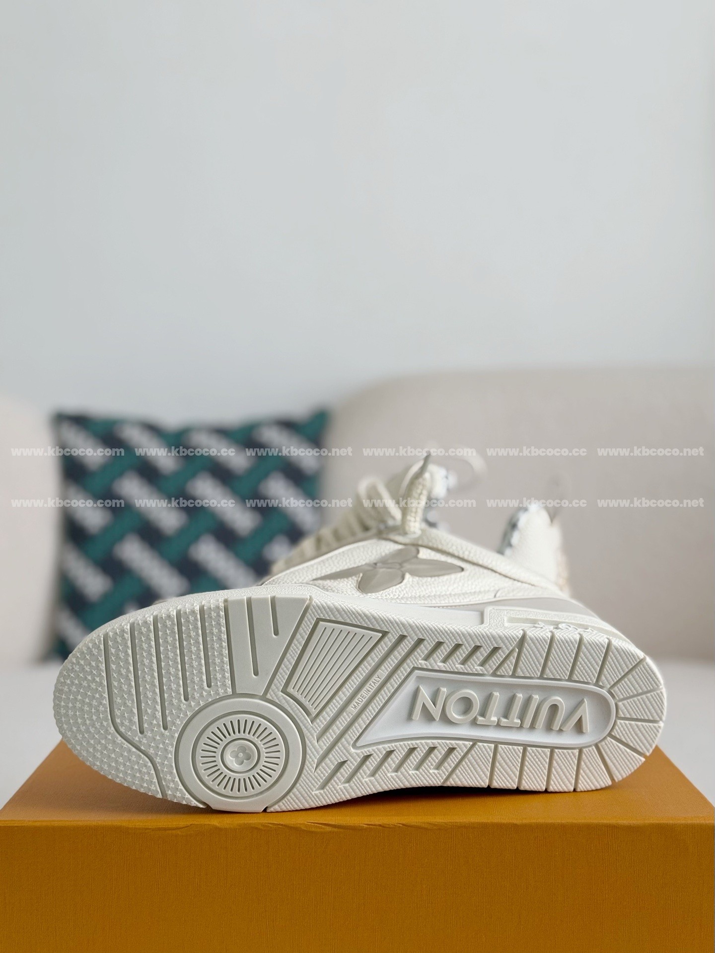 【#4034】 LOUIS VUITTON TRAINER SNEAKERS
