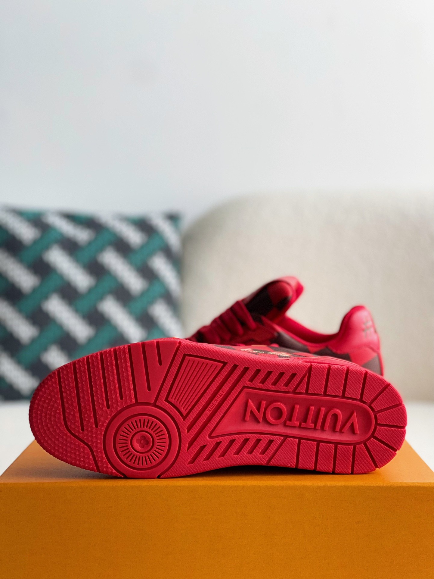 LOUIS VUITTON SNEAKERS