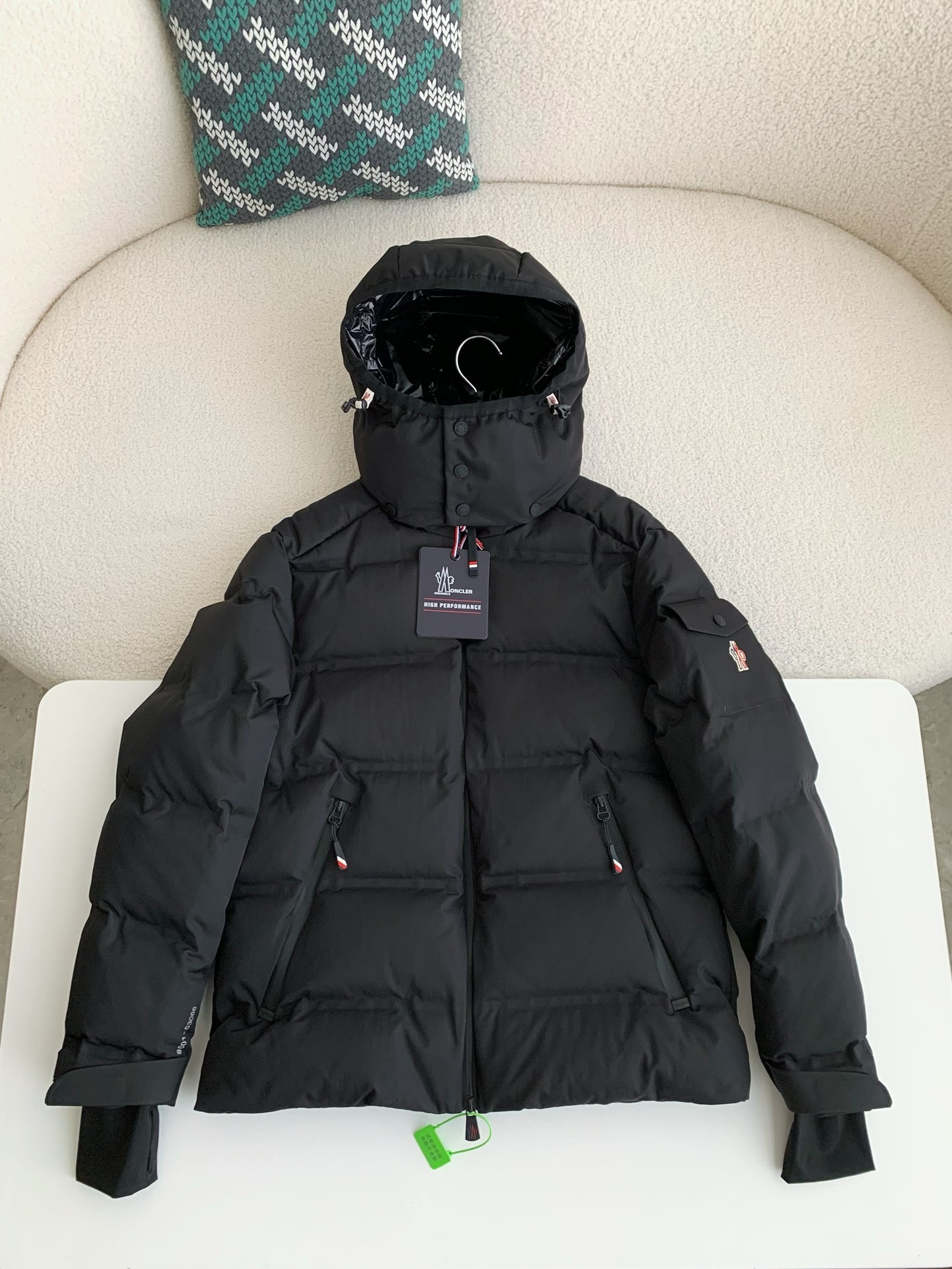 【#3712】Moncler Montbeliard down jacket