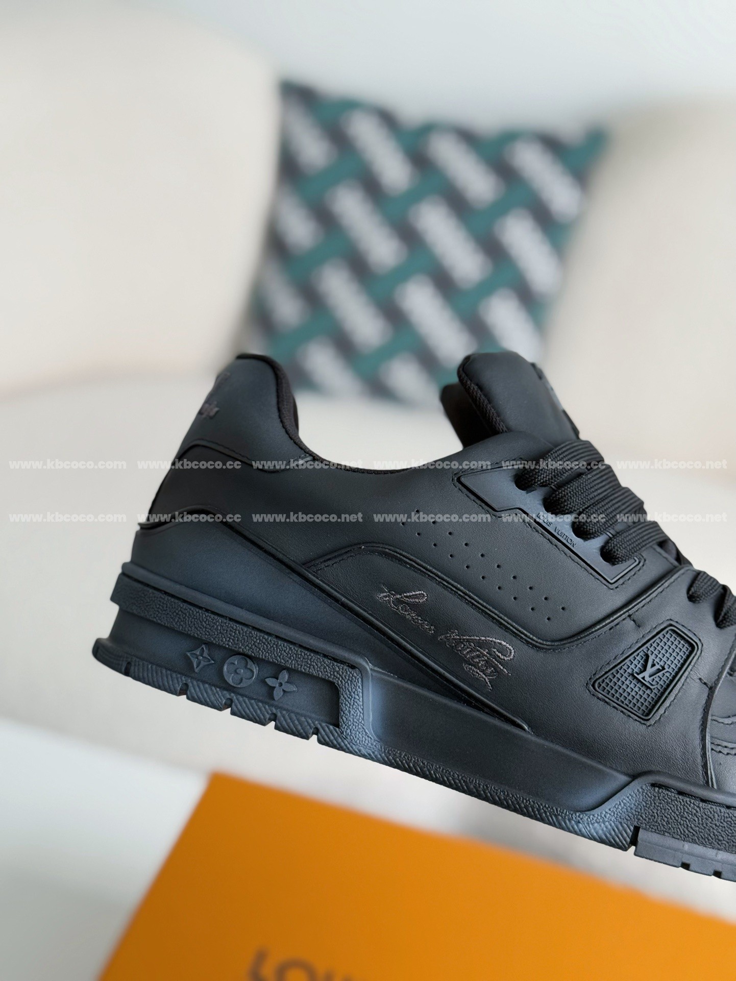 【#4011】 LOUIS VUITTON TRAINER SNEAKERS