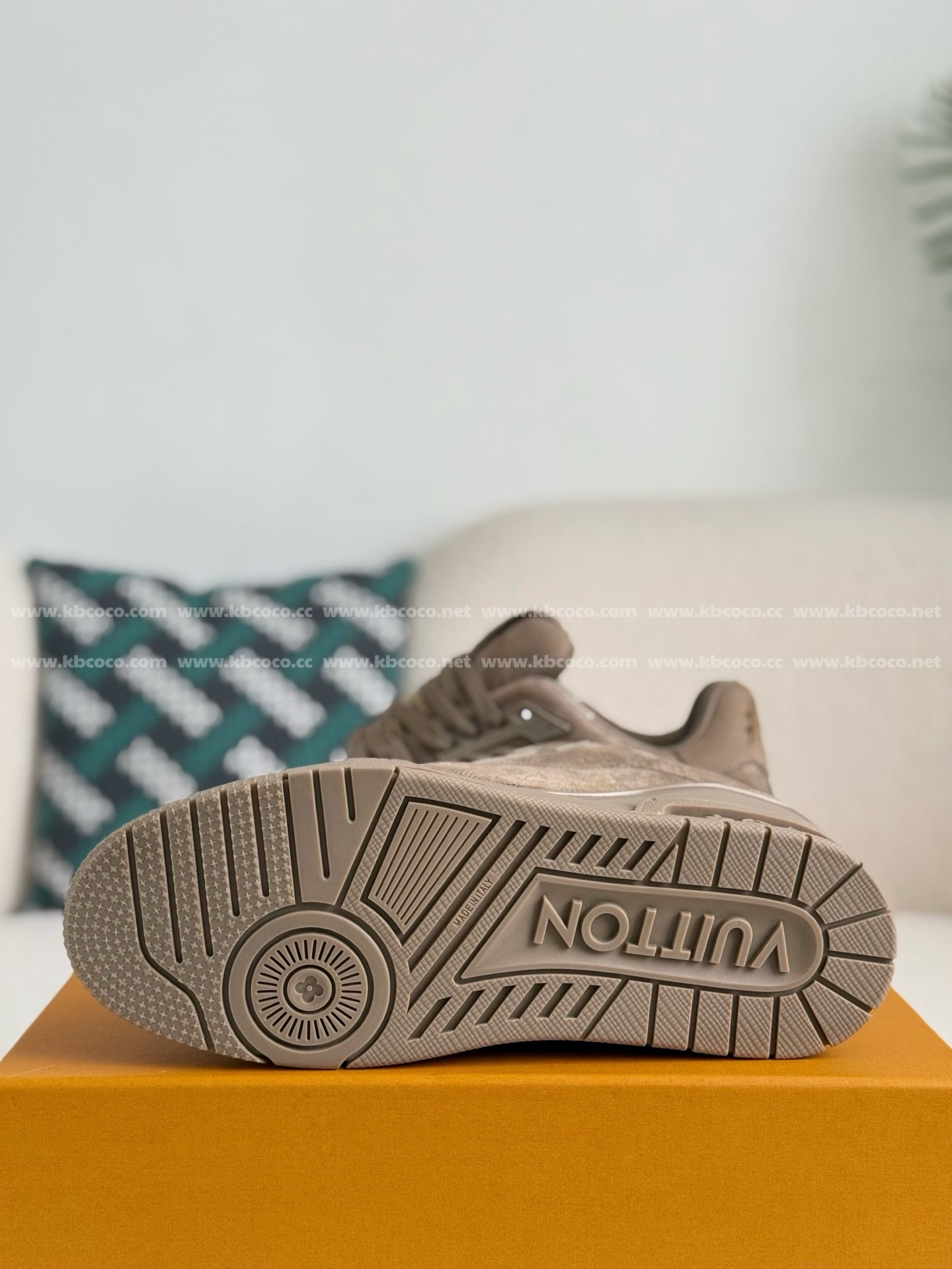 【#4873】 LOUIS VUITTON TRAINER SNEAKERS