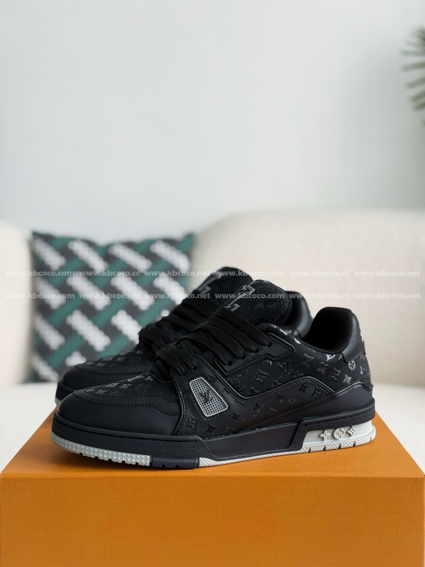 【#5260】 LOUIS VUITTON TRAINER SNEAKERS
