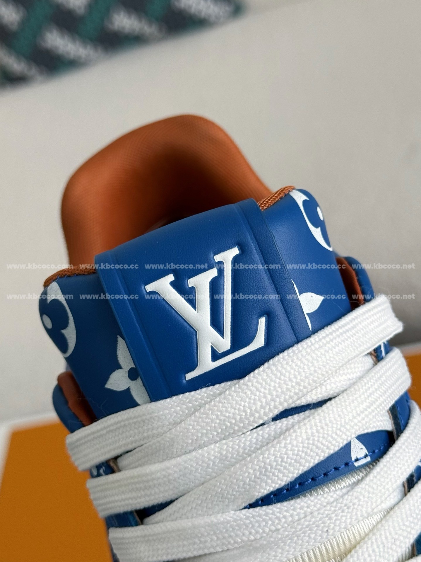 【#4033】 LOUIS VUITTON TRAINER SNEAKERS