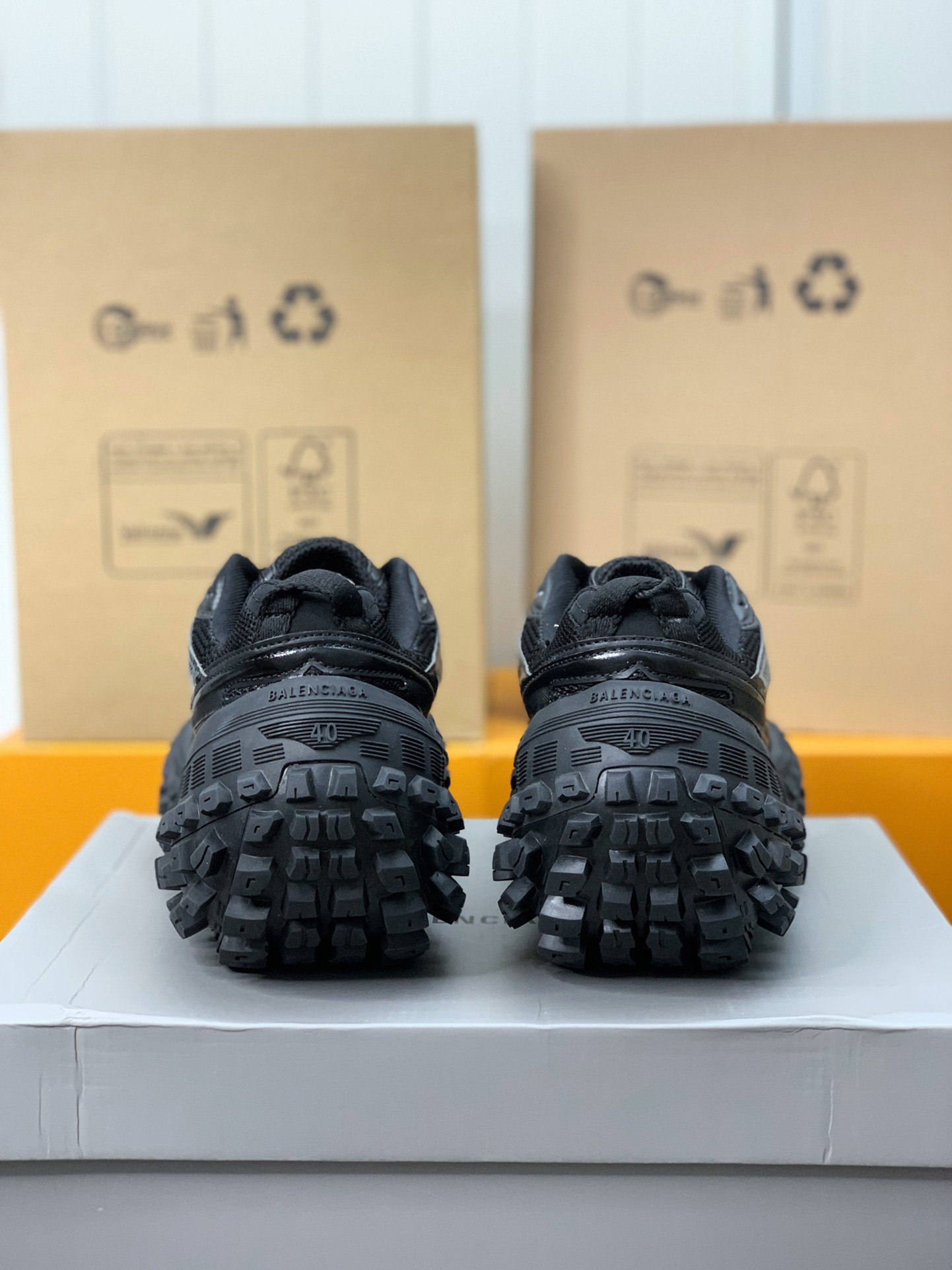 Balenciaga Bouncer Screw Sneakers