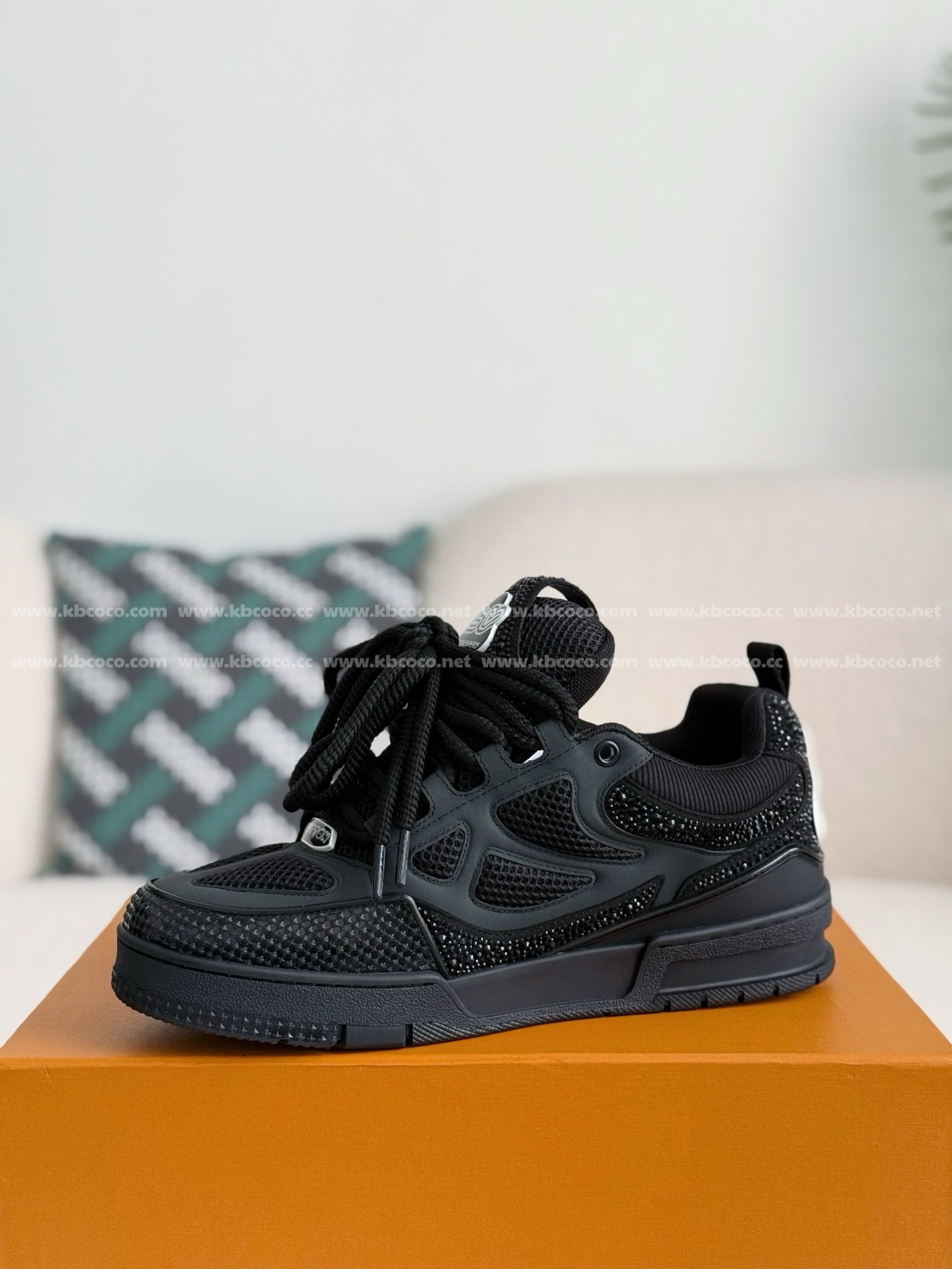 【#4637】 LOUIS VUITTON RUNNER TATIC SNEAKERS