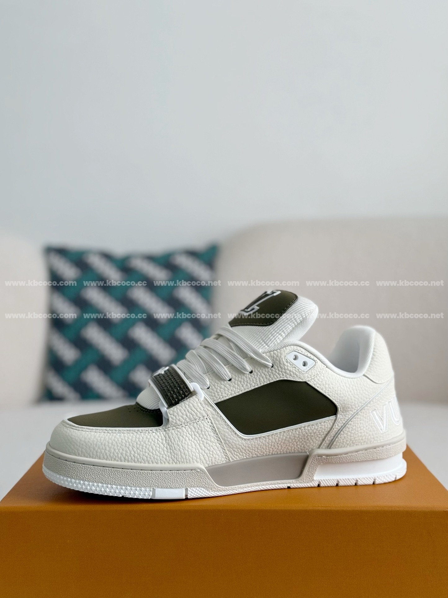 【#4116】 LOUIS VUITTON RUNNER TATIC SNEAKERS