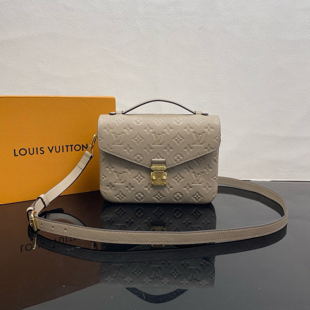 LOUIS VUITTON Pochette Metis Postman bag/top quality M47142