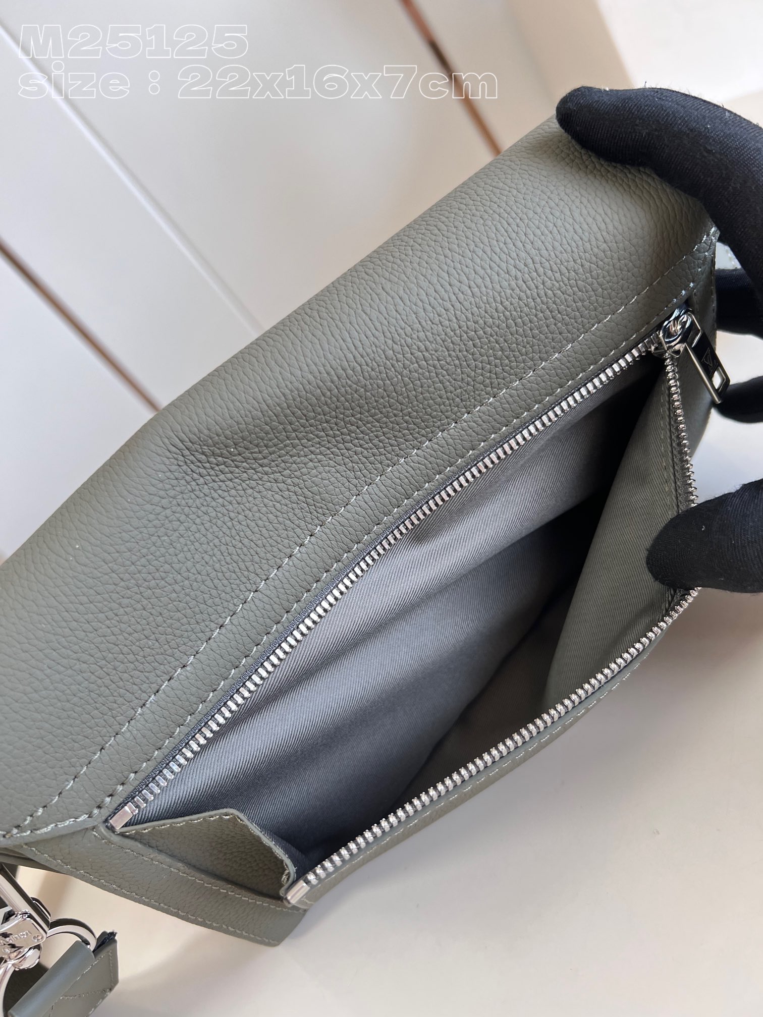 Louis Vuitton Takeoff Messenger M25125，Top quality