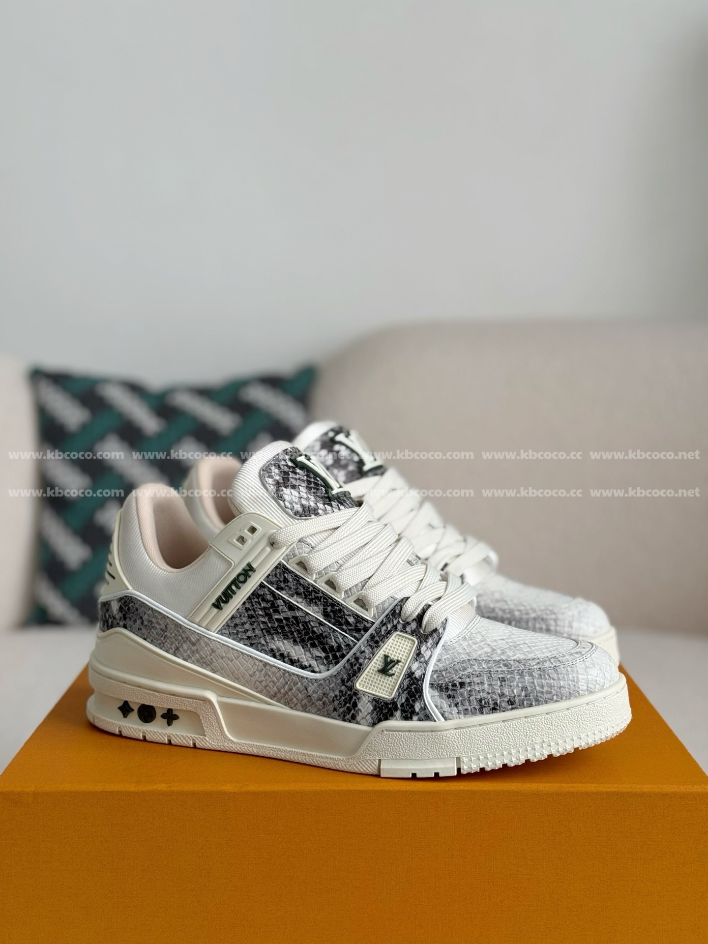【#4541】LOUIS VUITTON TRAINER SNEAKERS