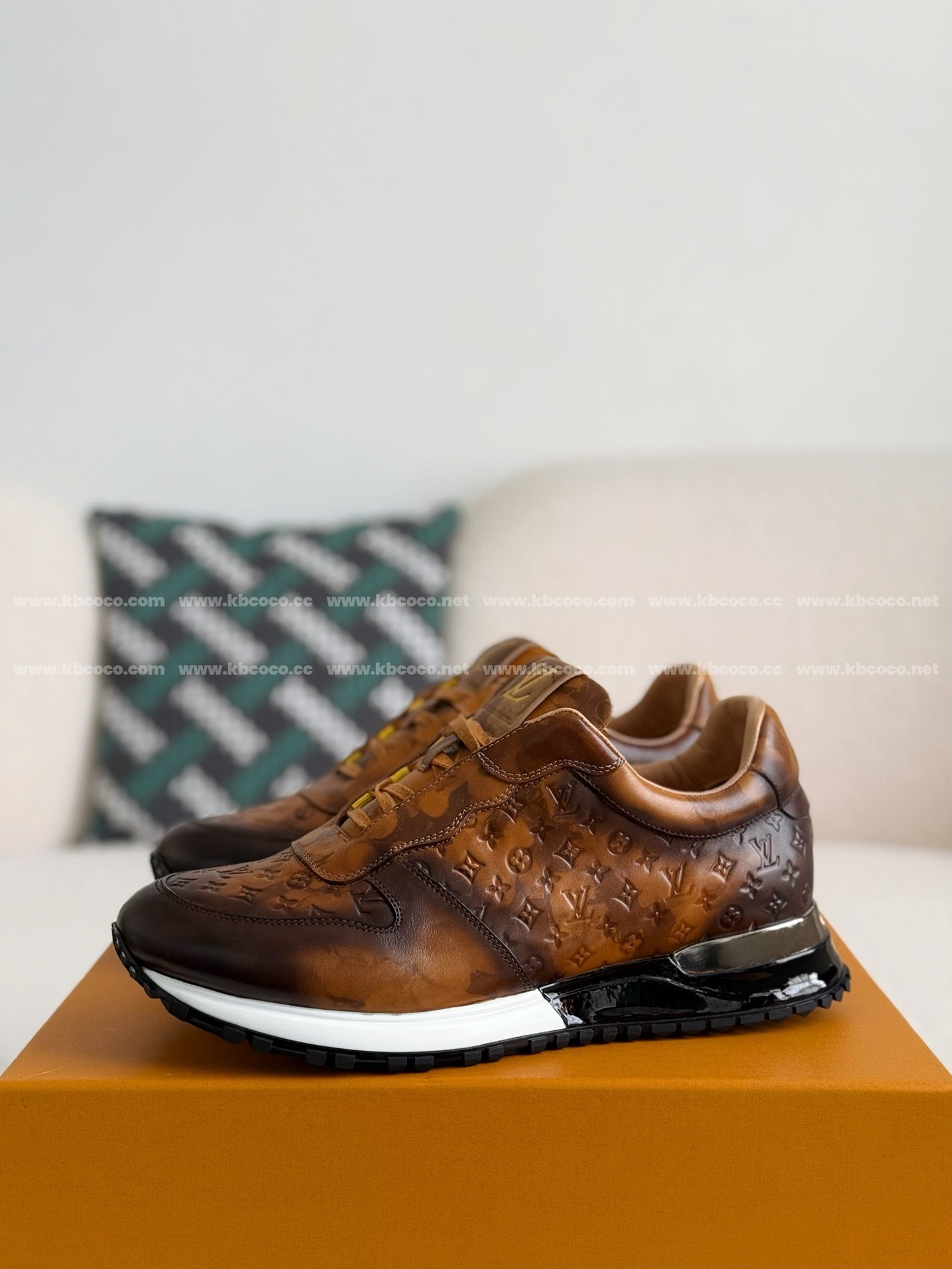 【#4053】 LOUIS VUITTON LEATHER LOW-TOP SHOES