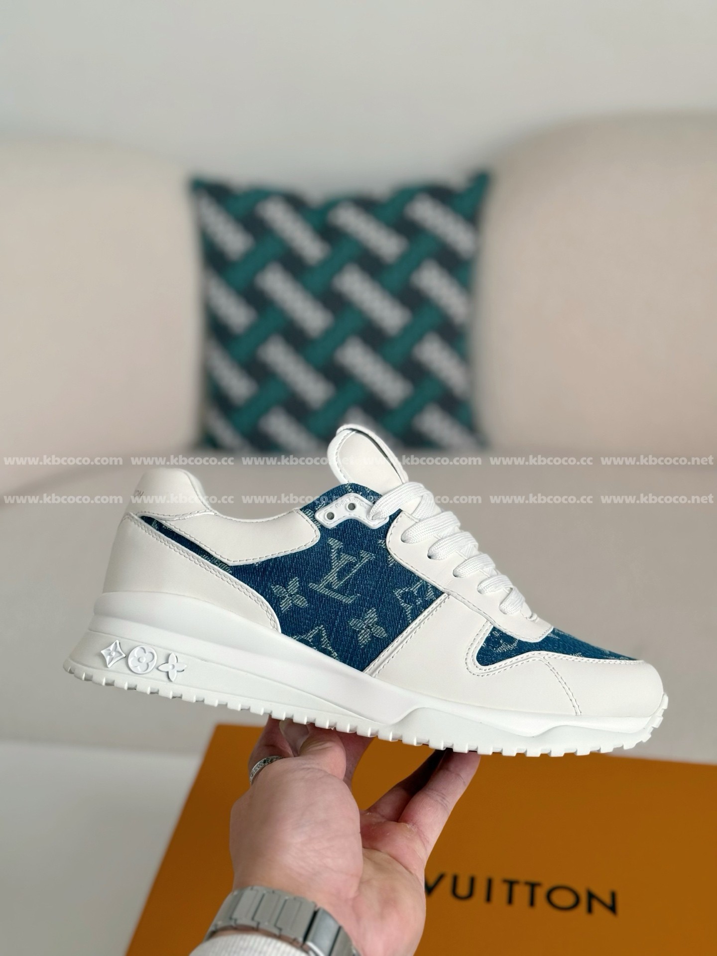 【#4672】 LOUIS VUITTON RUN AWAYCASUAL SHOES