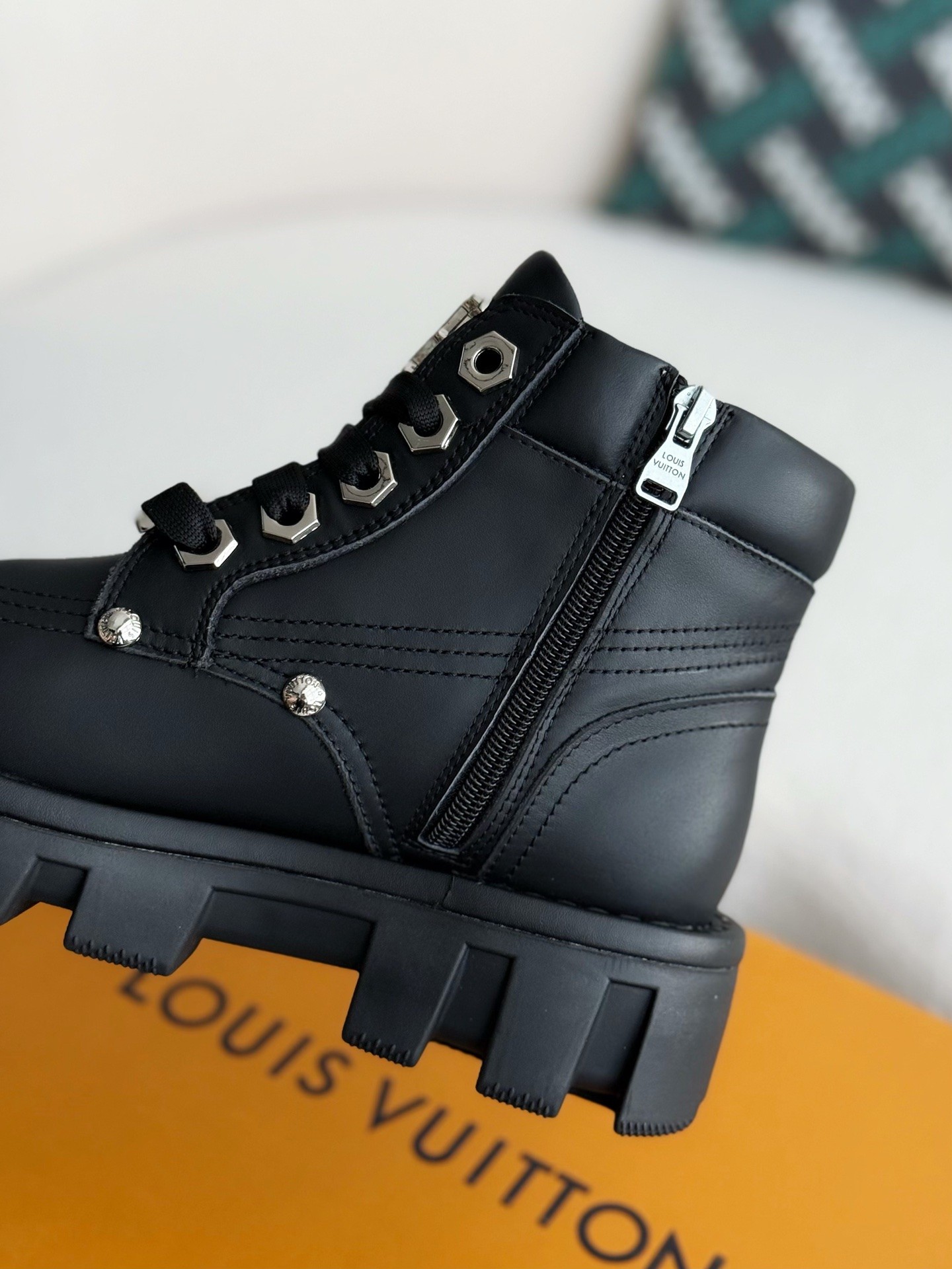 [#3718] LOUIS VUITTON Leather Round toe lace-up boots
