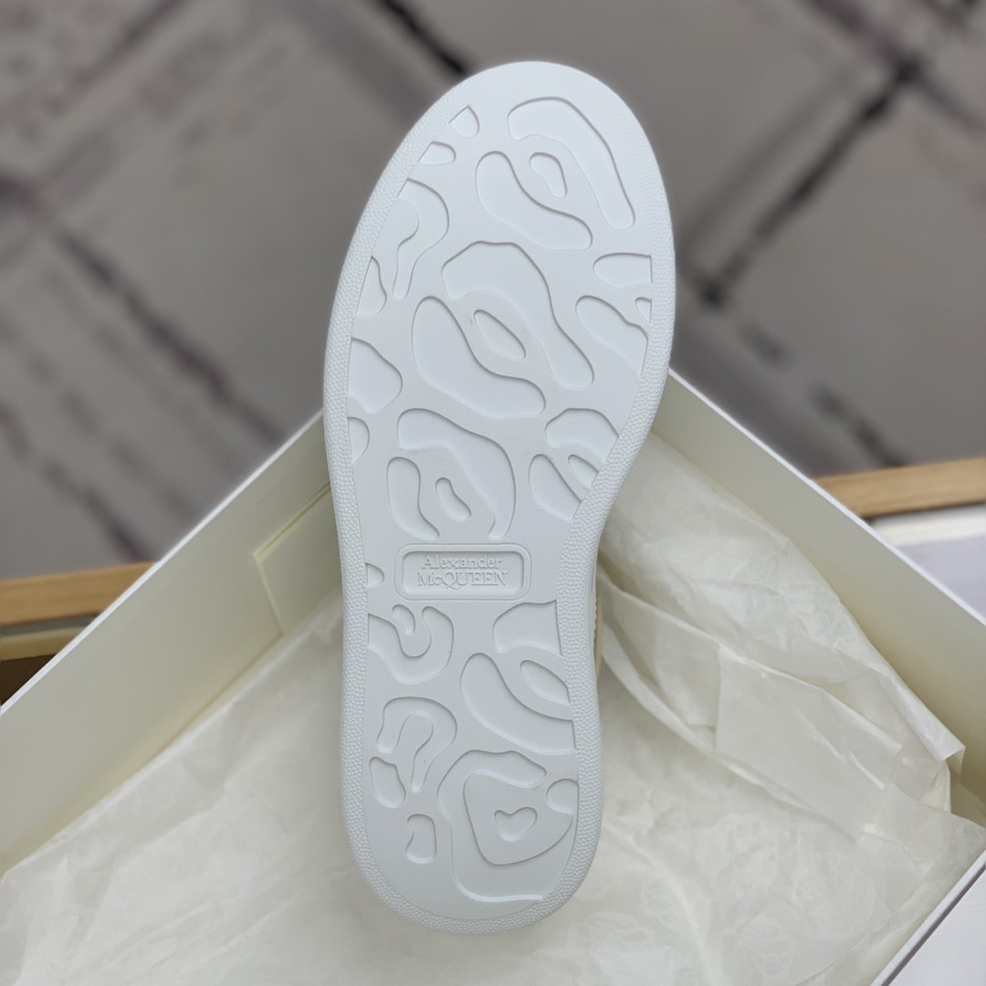 Alexander McQueen MQ Apricot beadStone grain tail Sneakers