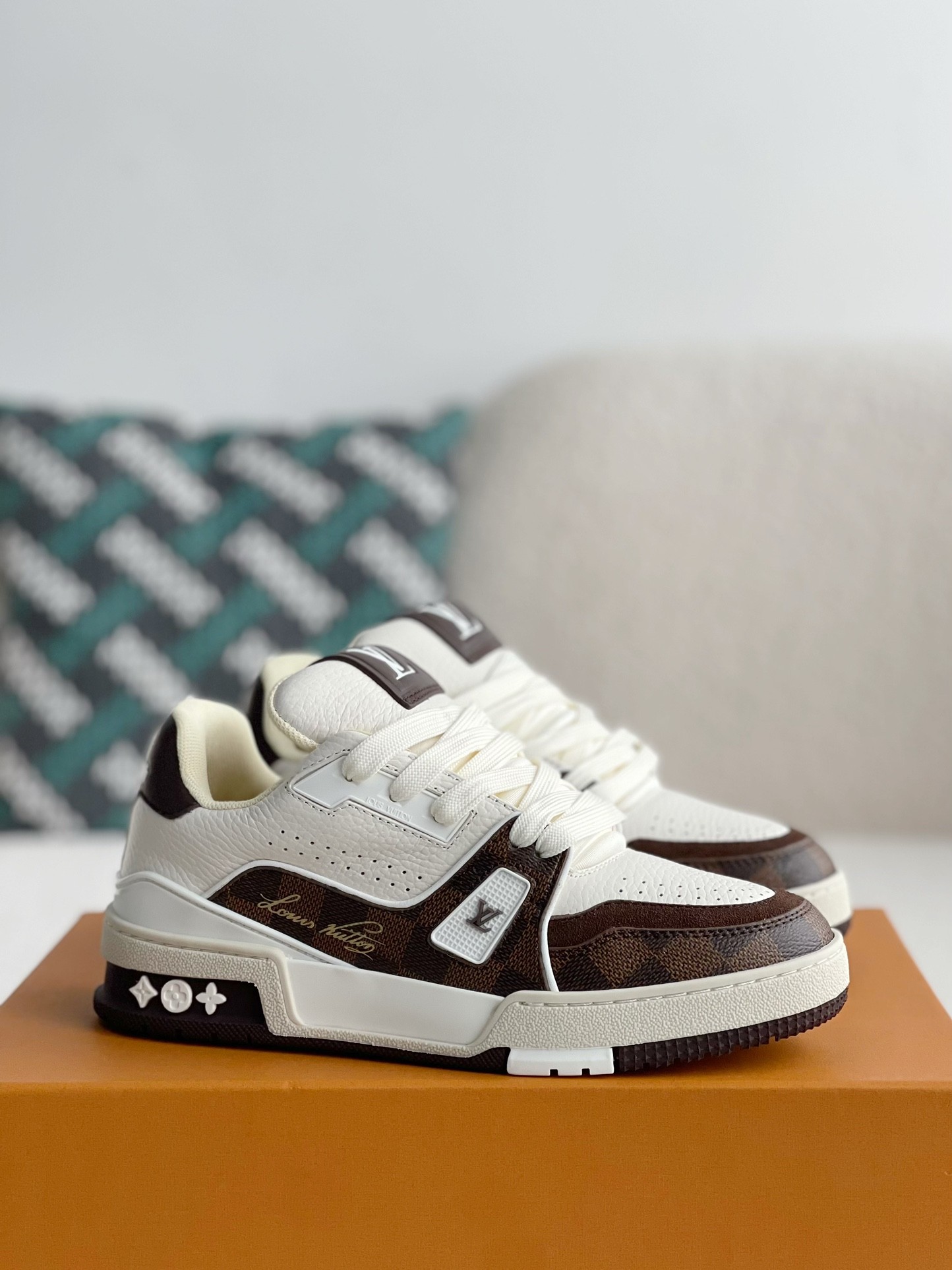 [#3385」 LOUIS VUITTON TRAINER SNEAKERS