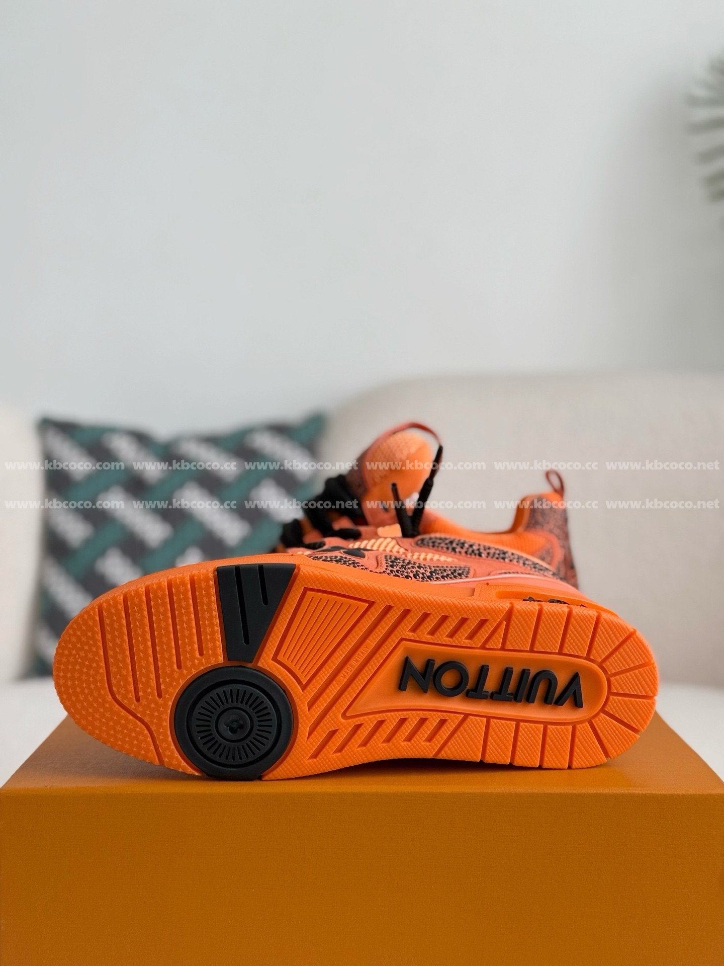 【#5073】 LOUIS VUITTON RUNNER TATIC SNEAKERS