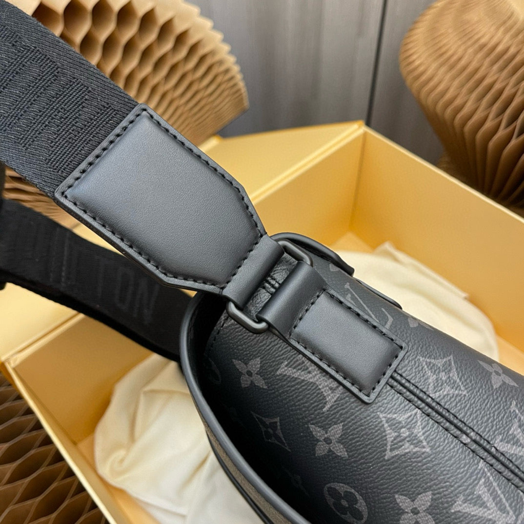 LOUIS VUITTON S-CAPE Shoulder bag/crossbody bag/Top Quality M46794