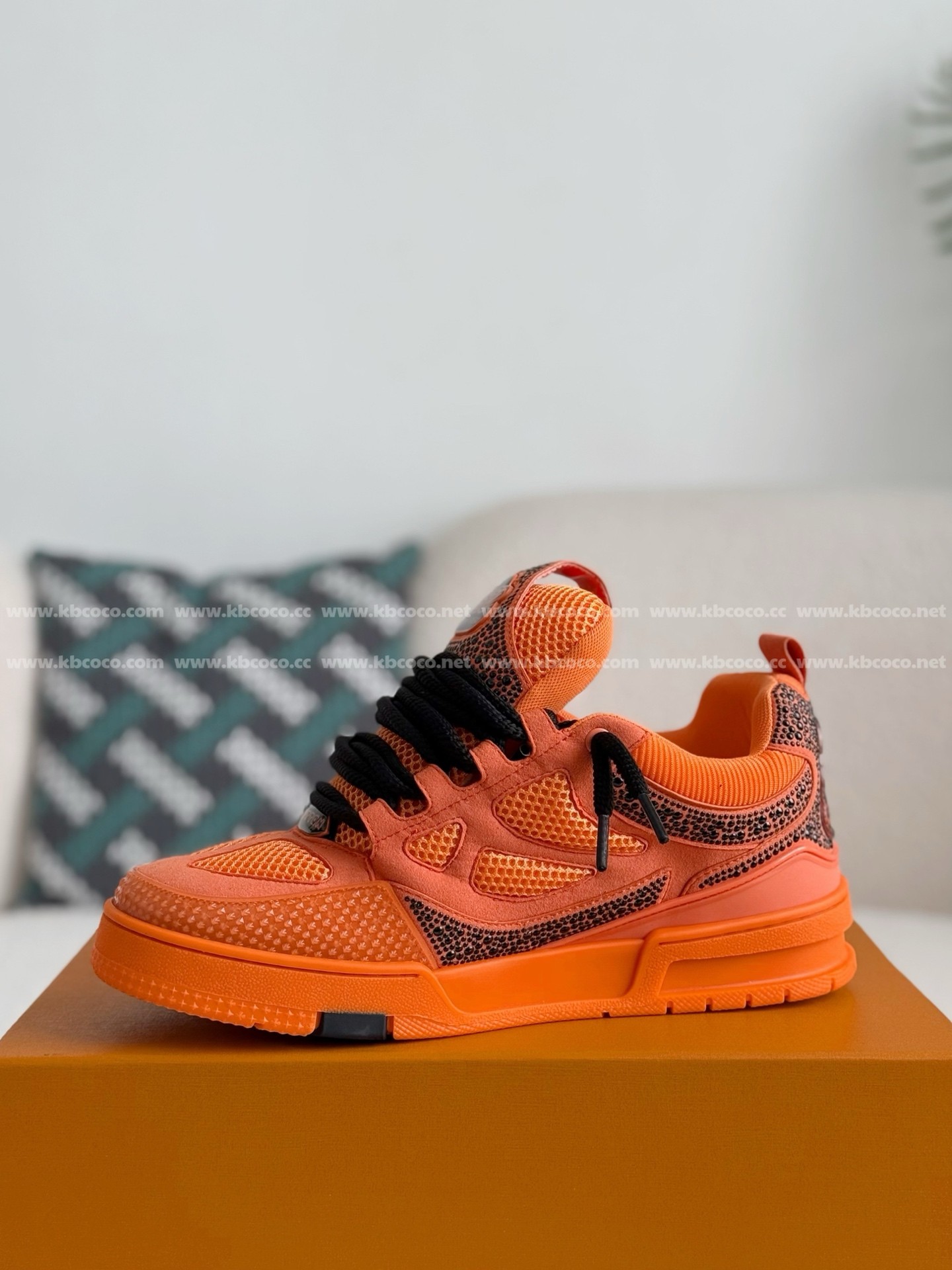 【#5073】 LOUIS VUITTON RUNNER TATIC SNEAKERS