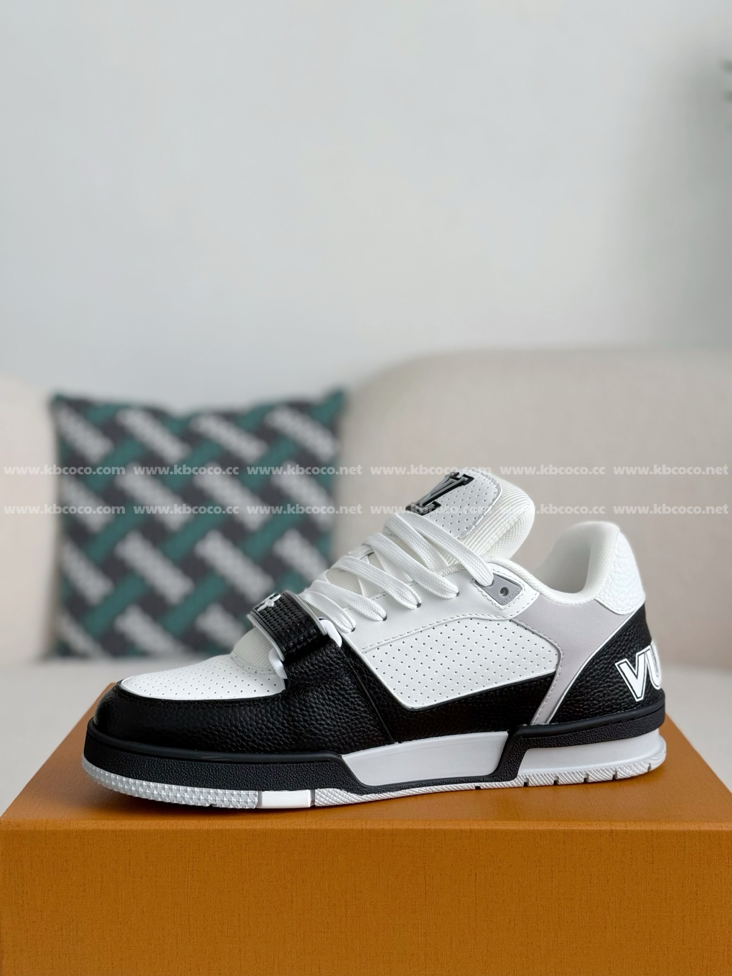 【#4634】 LOUIS VUITTON TRAINER SNEAKERS