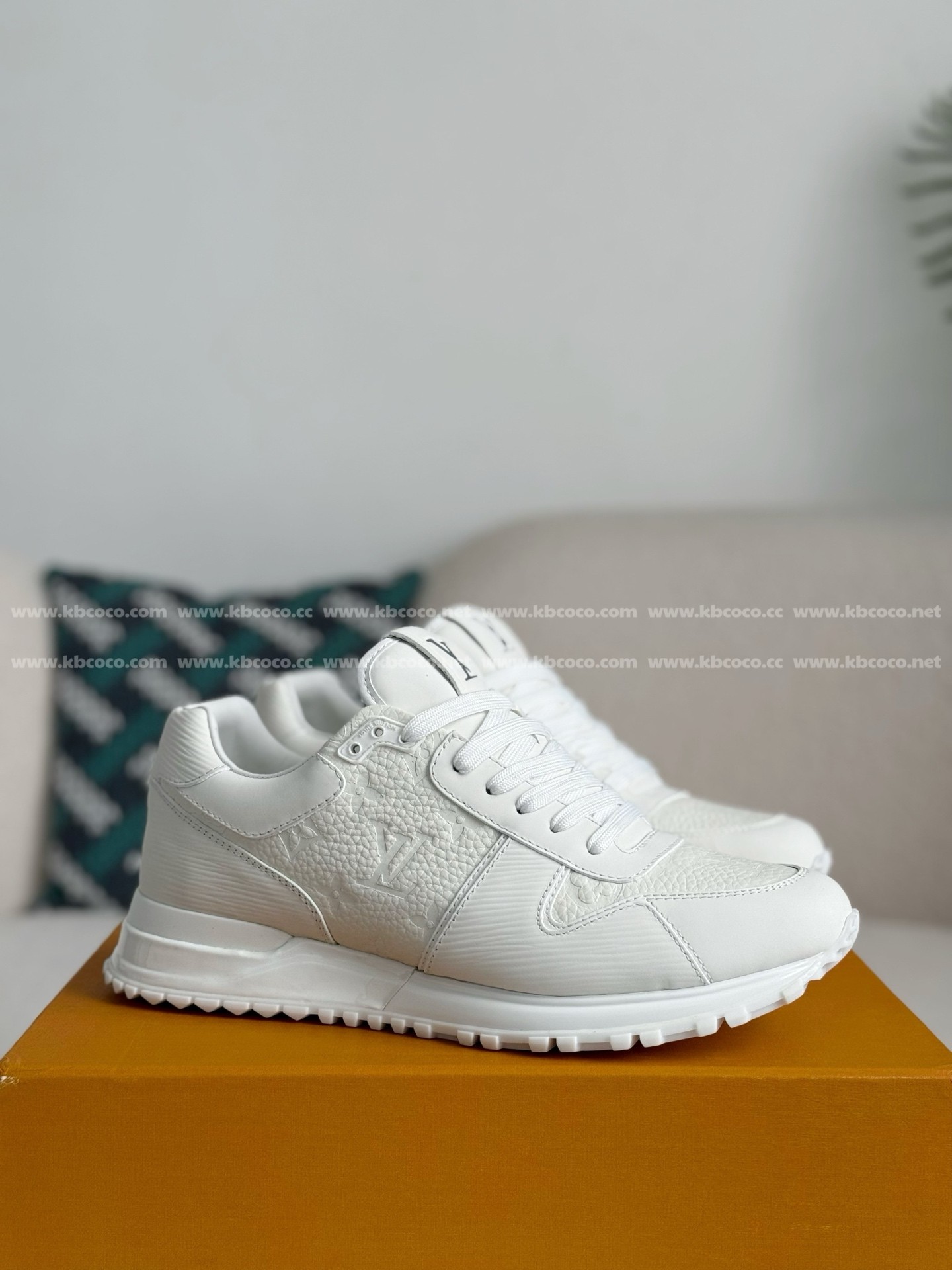【#4678】 LOUIS VUITTON RUN AWAYCASUAL SHOES