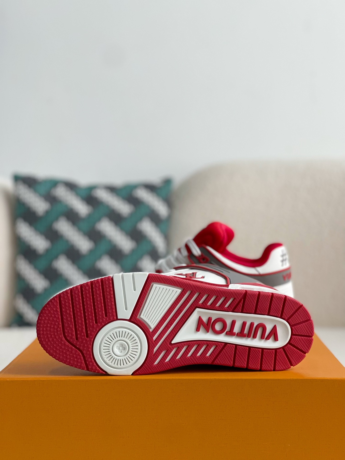 LOUIS VUITTON SNEAKERS