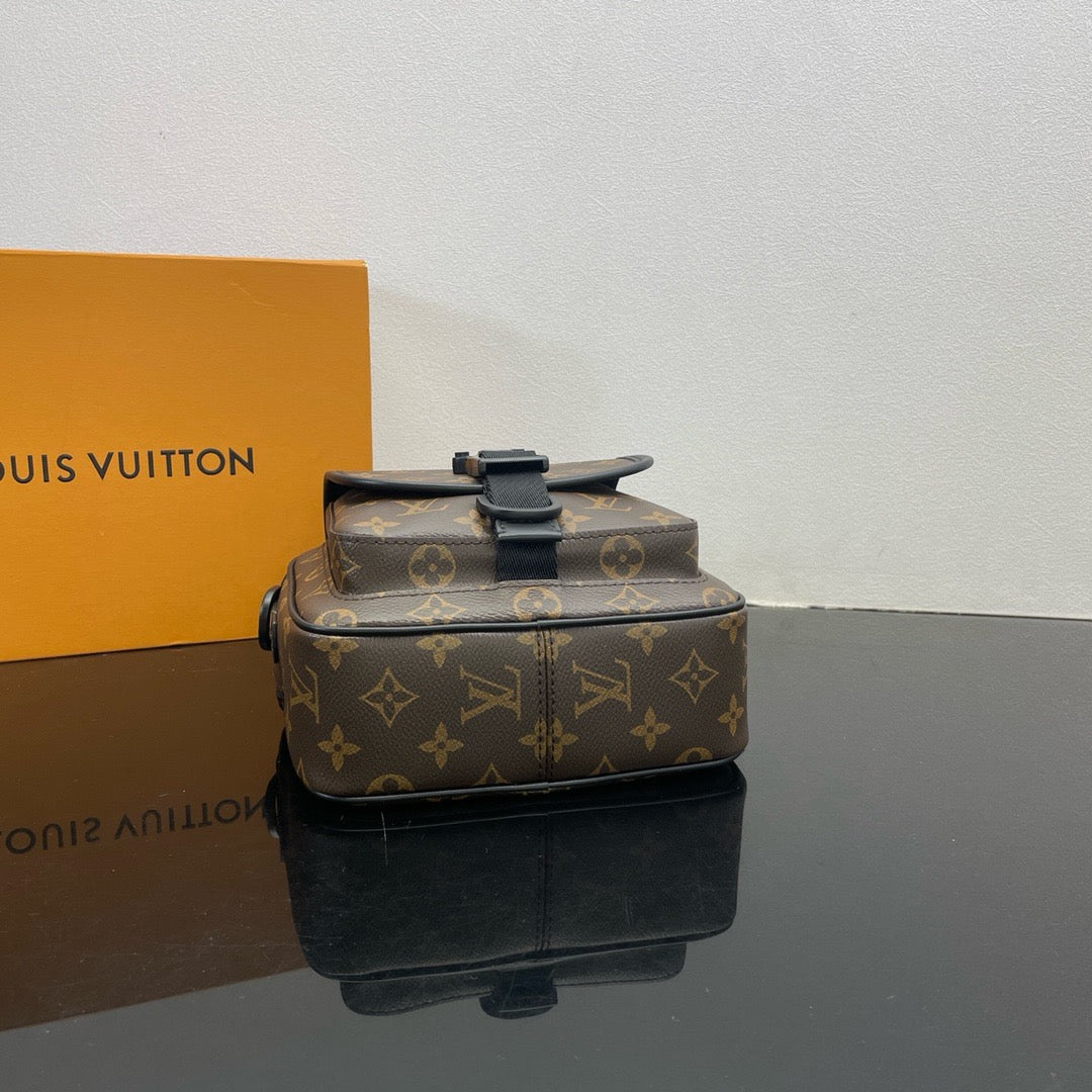 LOUIS VUITTON QUEST Postman bag/top quality M46973
