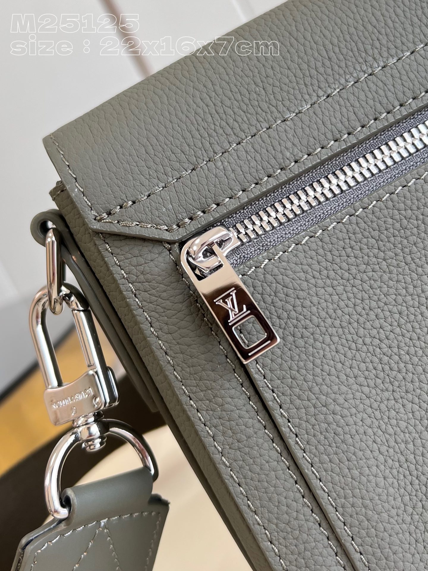 Louis Vuitton Takeoff Messenger M25125，Top quality