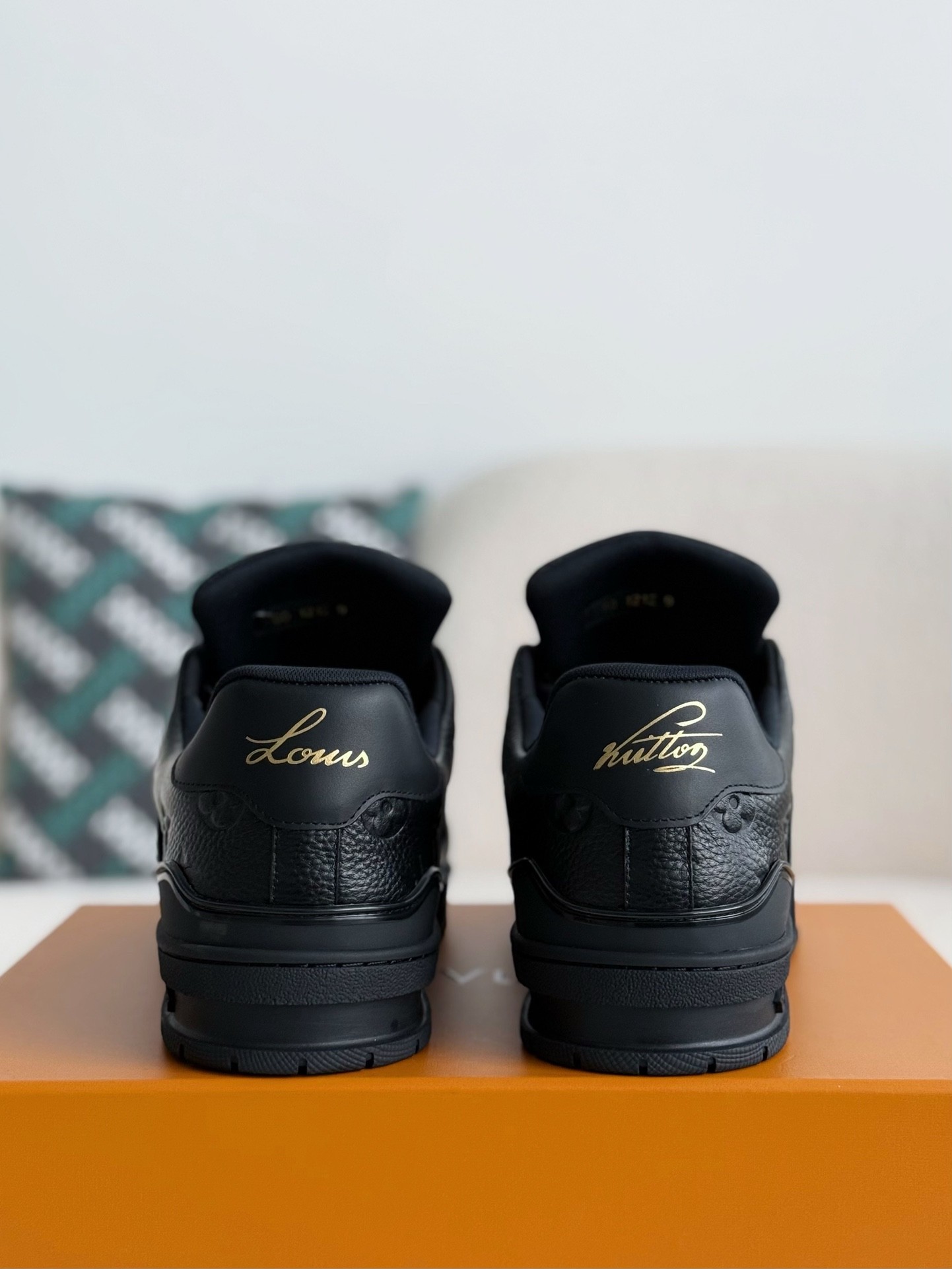 [#3854」 LOUIS VUITTON TRAINER SNEAKERS