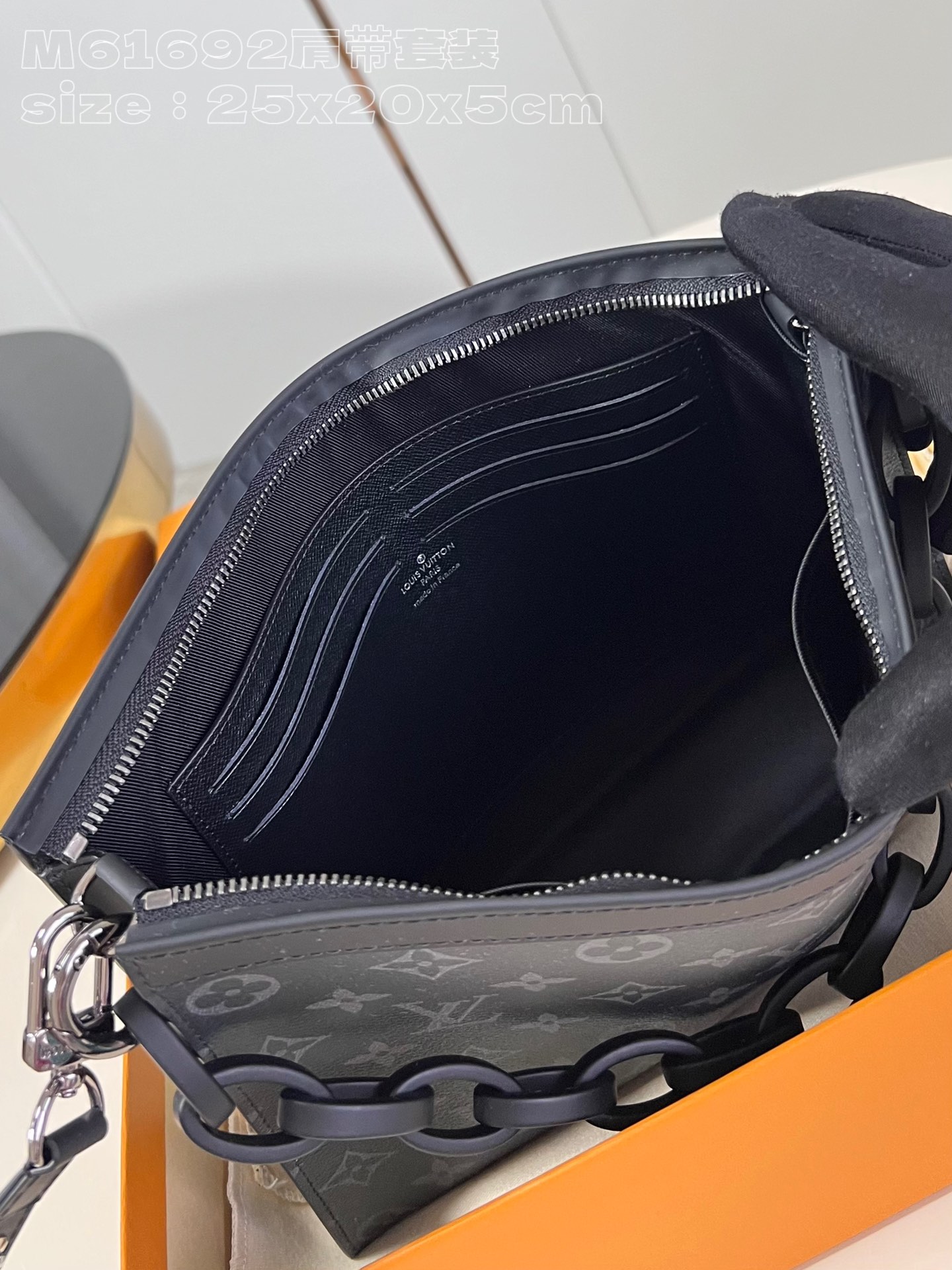 Louis Vuitton Toiletry Pouch On handbag M61692，Top quality