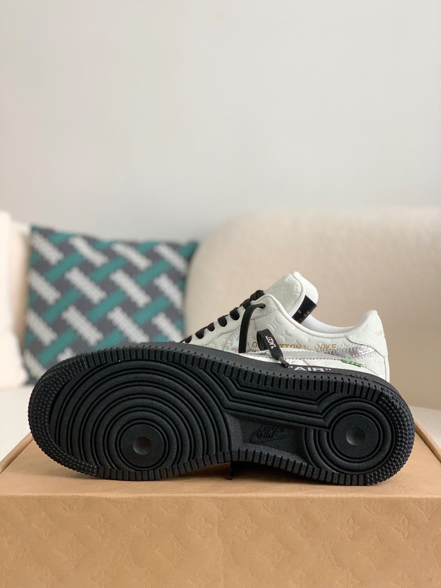 LOUIS VUITTON x NIKE AIR FORCE 1 SNEAKER