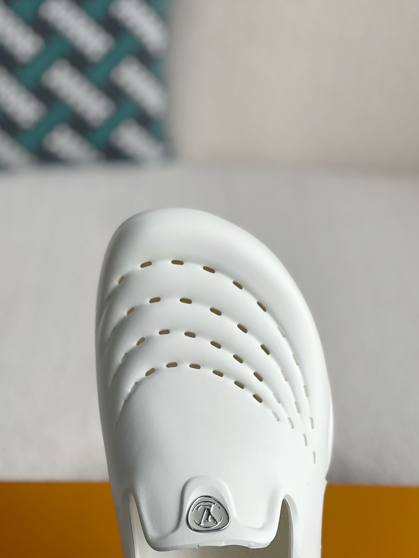 LOUIS VUITTON Shark slippers, thicksol