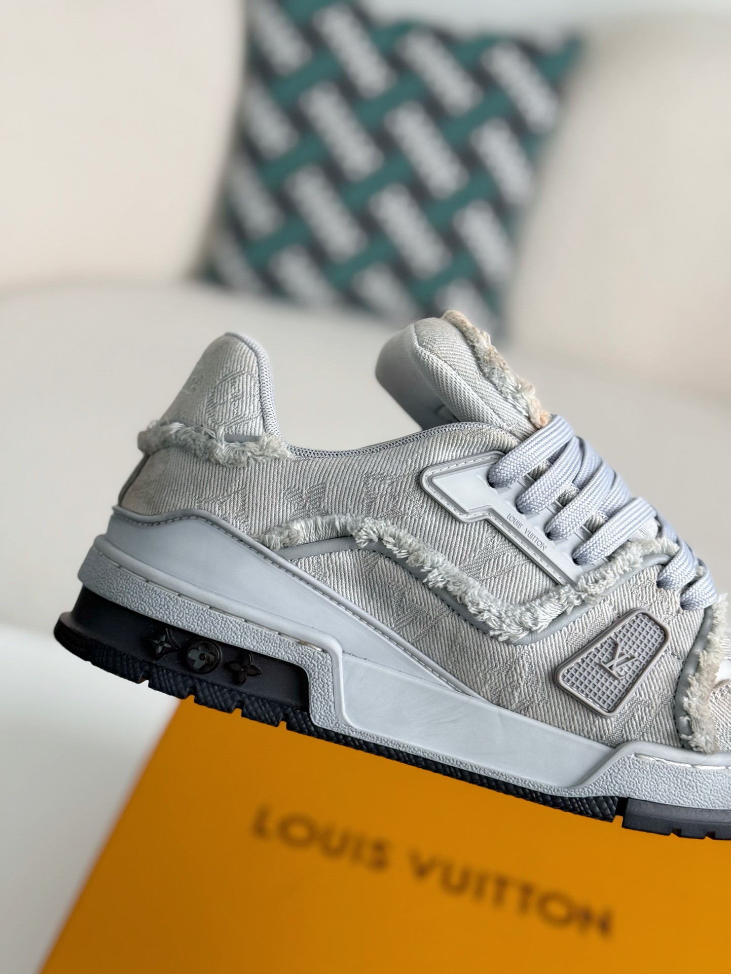 [#3917]LOUIS VUITTON TRAINER SNEAKERS