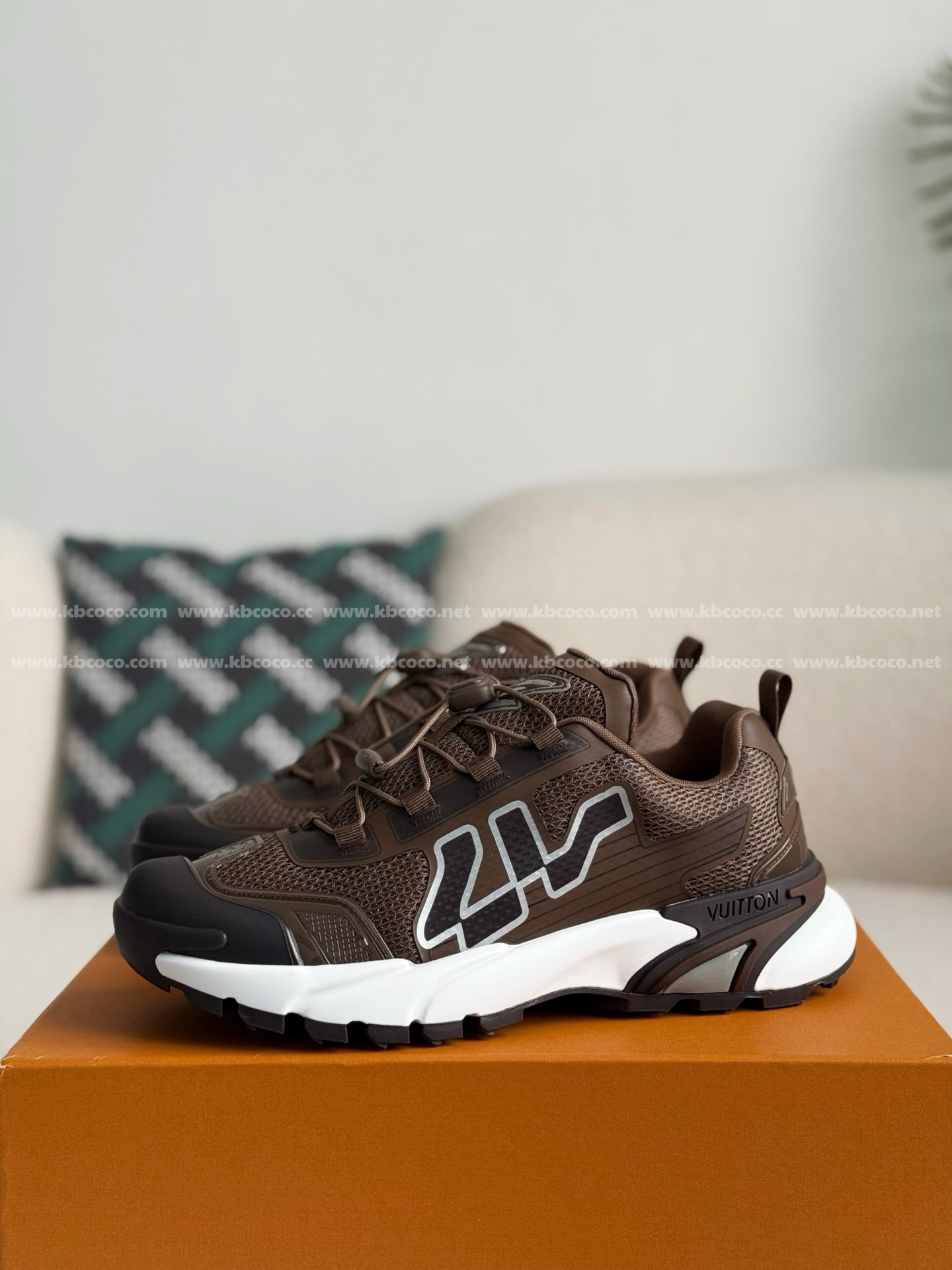 【#5228】 LOUIS VUITTON RUNNER TATIC CASUAL SHOES