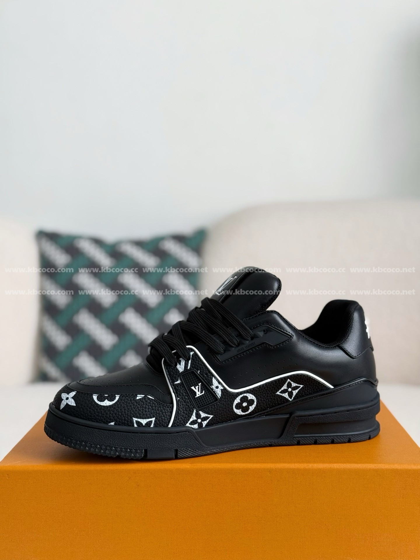 【#4639】 LOUIS VUITTON TRAINER SNEAKERS