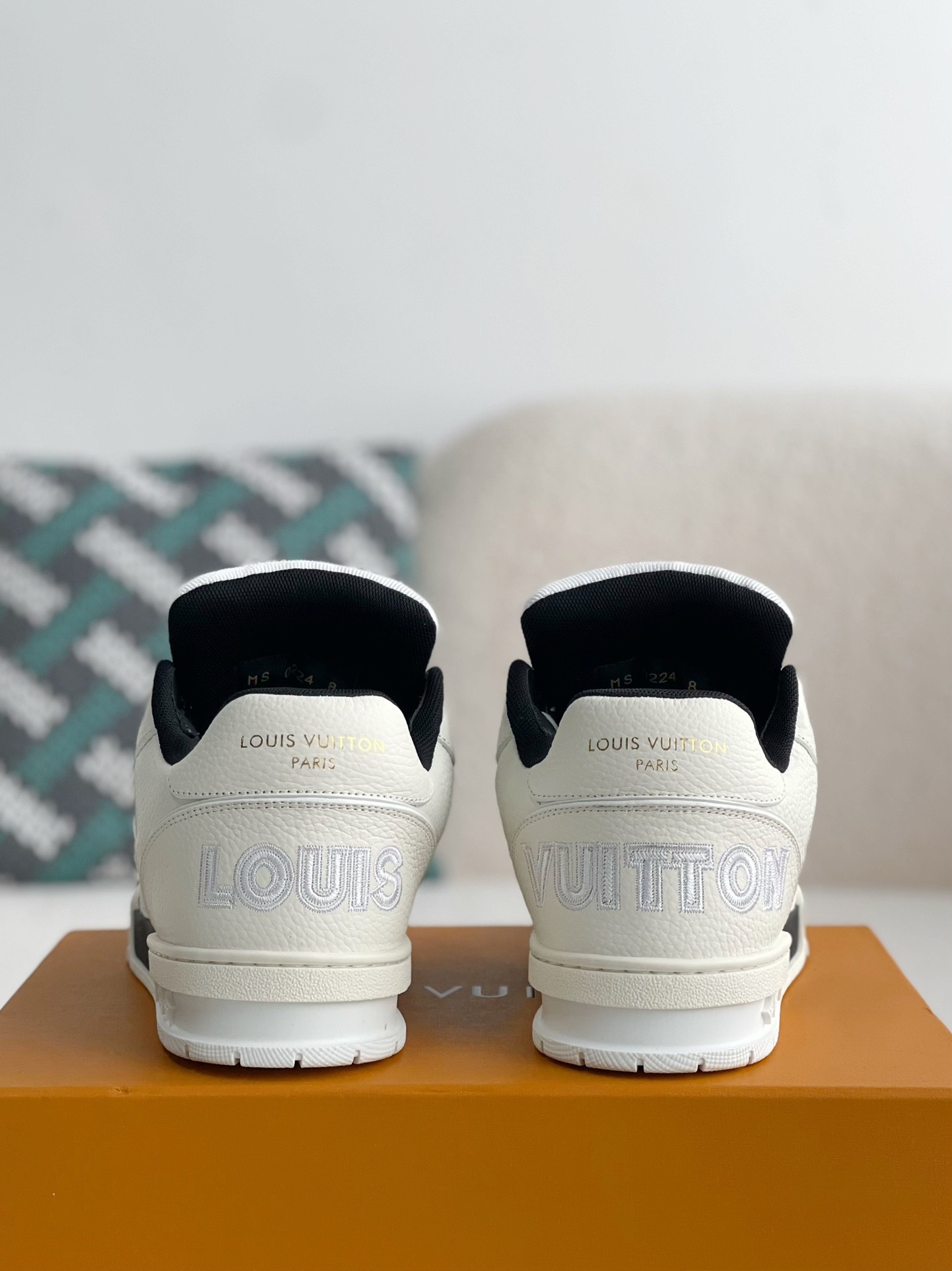 LOUIS VUITTON SNEAKERS