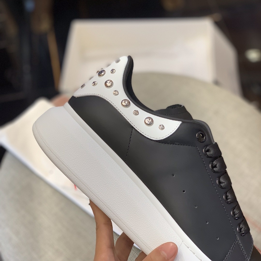 Alexander McQueen MQ Black Cross nail tail Sneakers