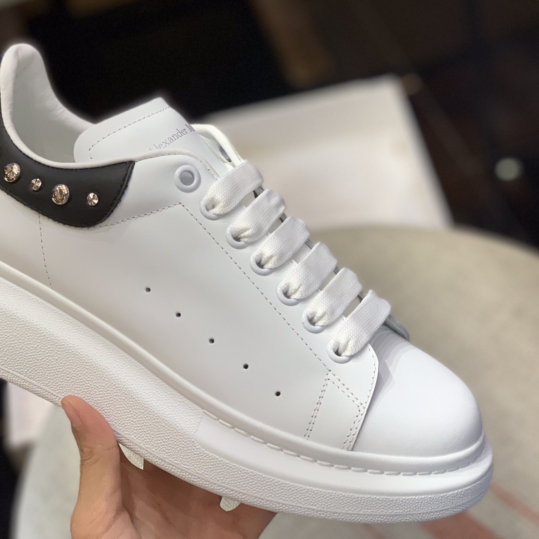 Alexander McQueen MO Cross nail tailSneakers