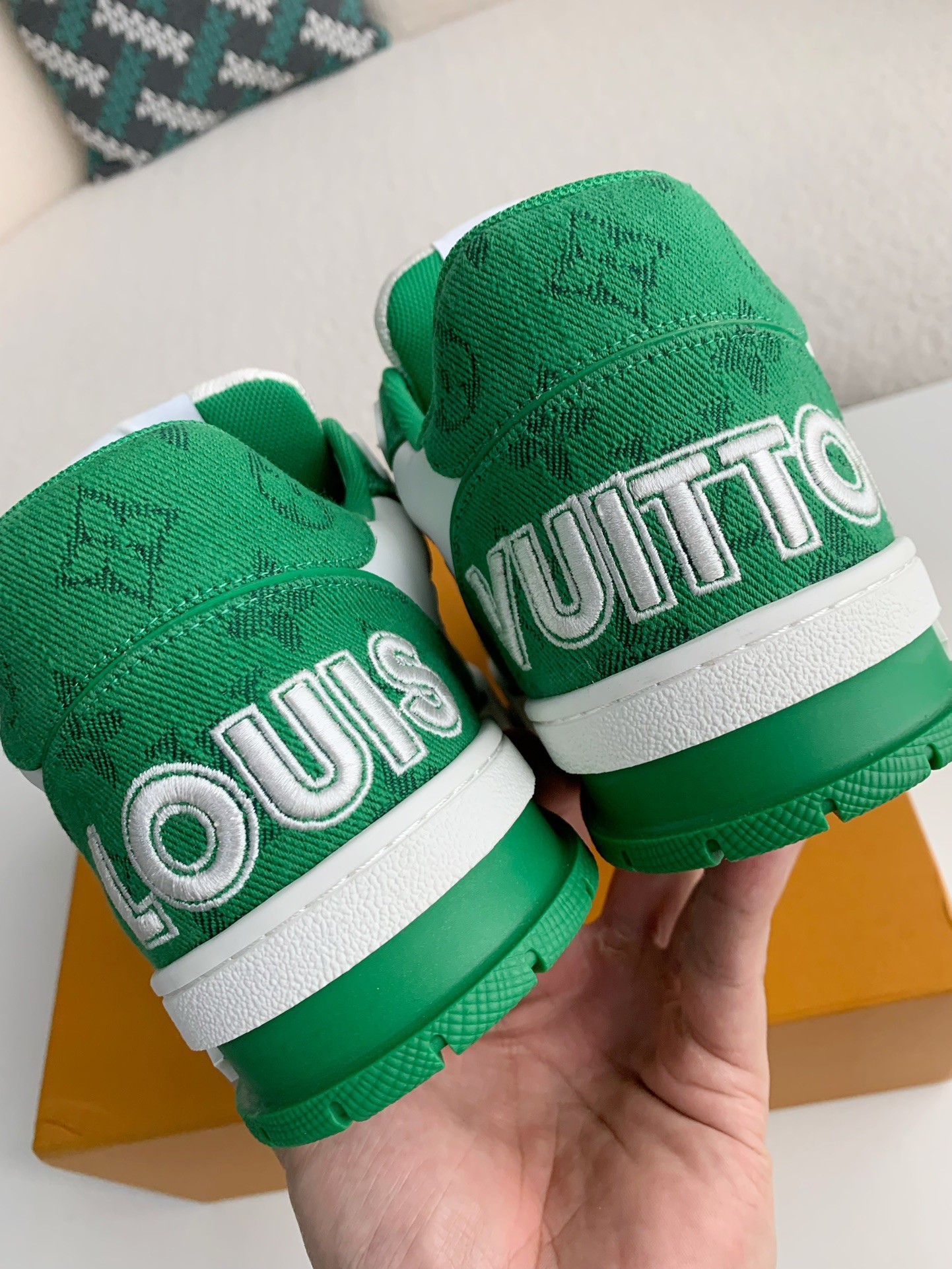 LOUIS VUITTON SNEAKERS