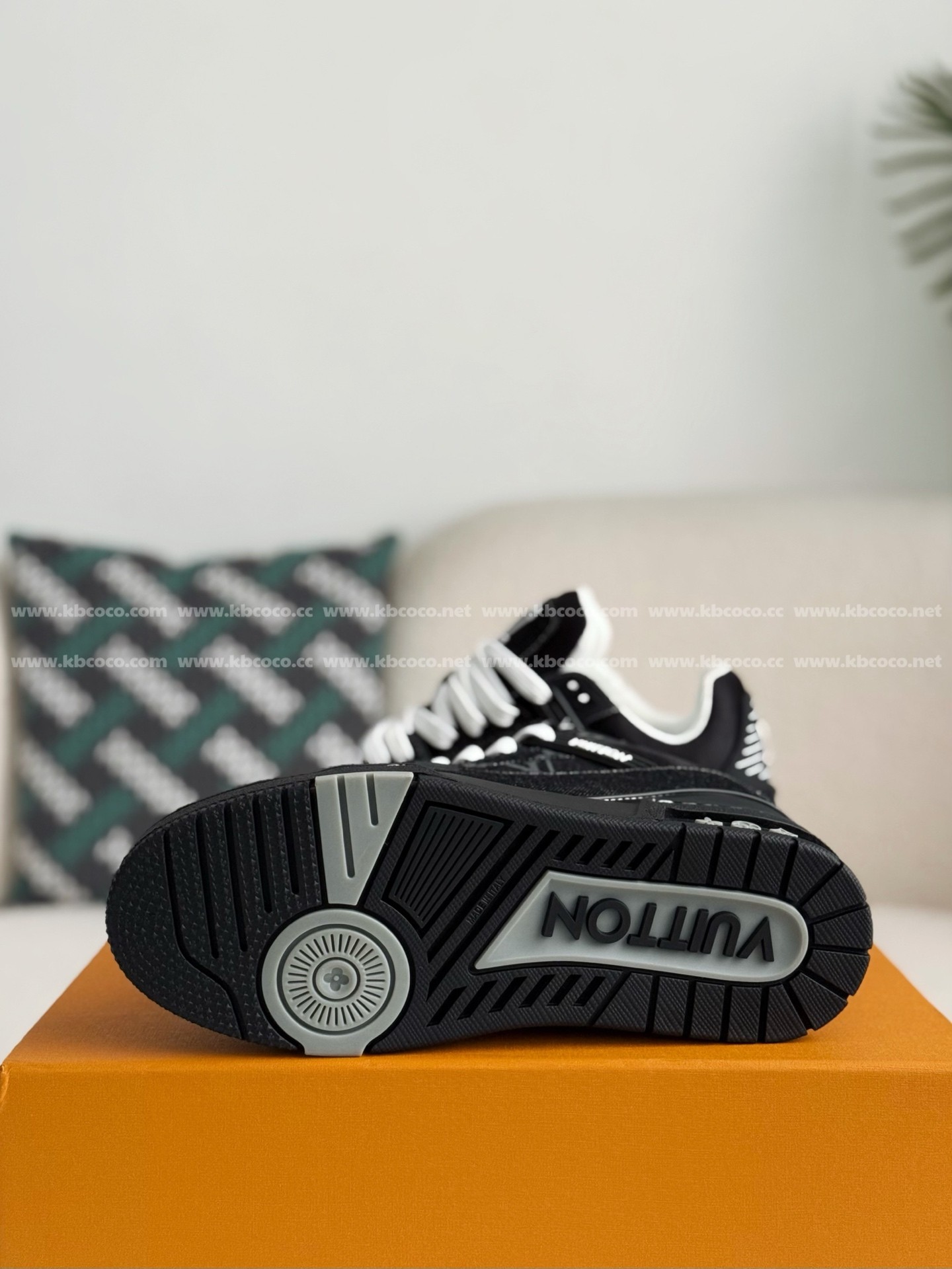 【#4635】 LOUIS VUITTON TRAINER SNEAKERS