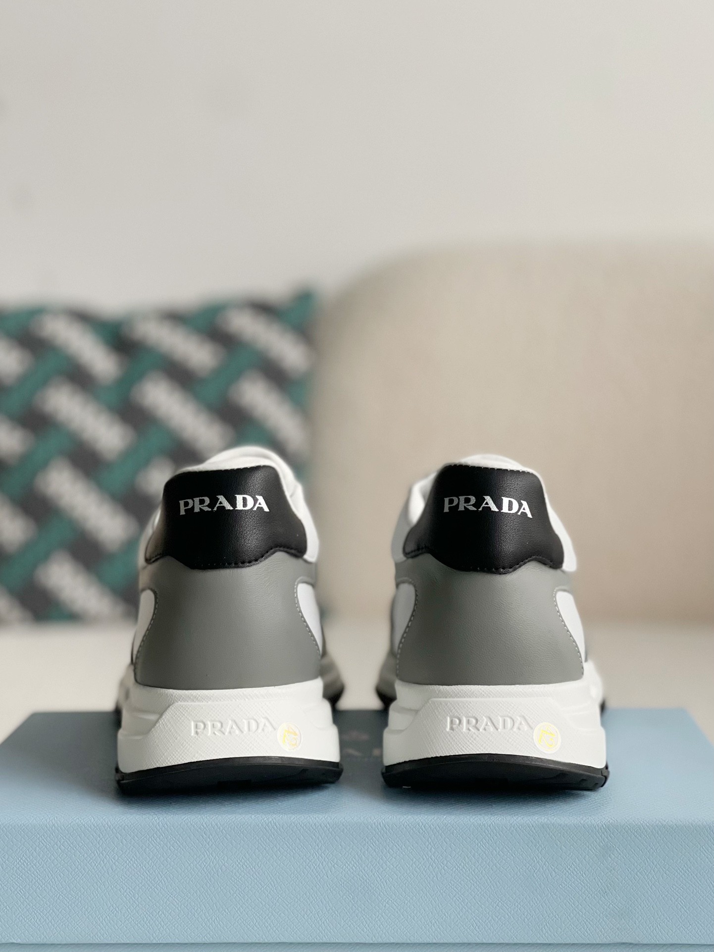 【#617】 Prada Sneakers