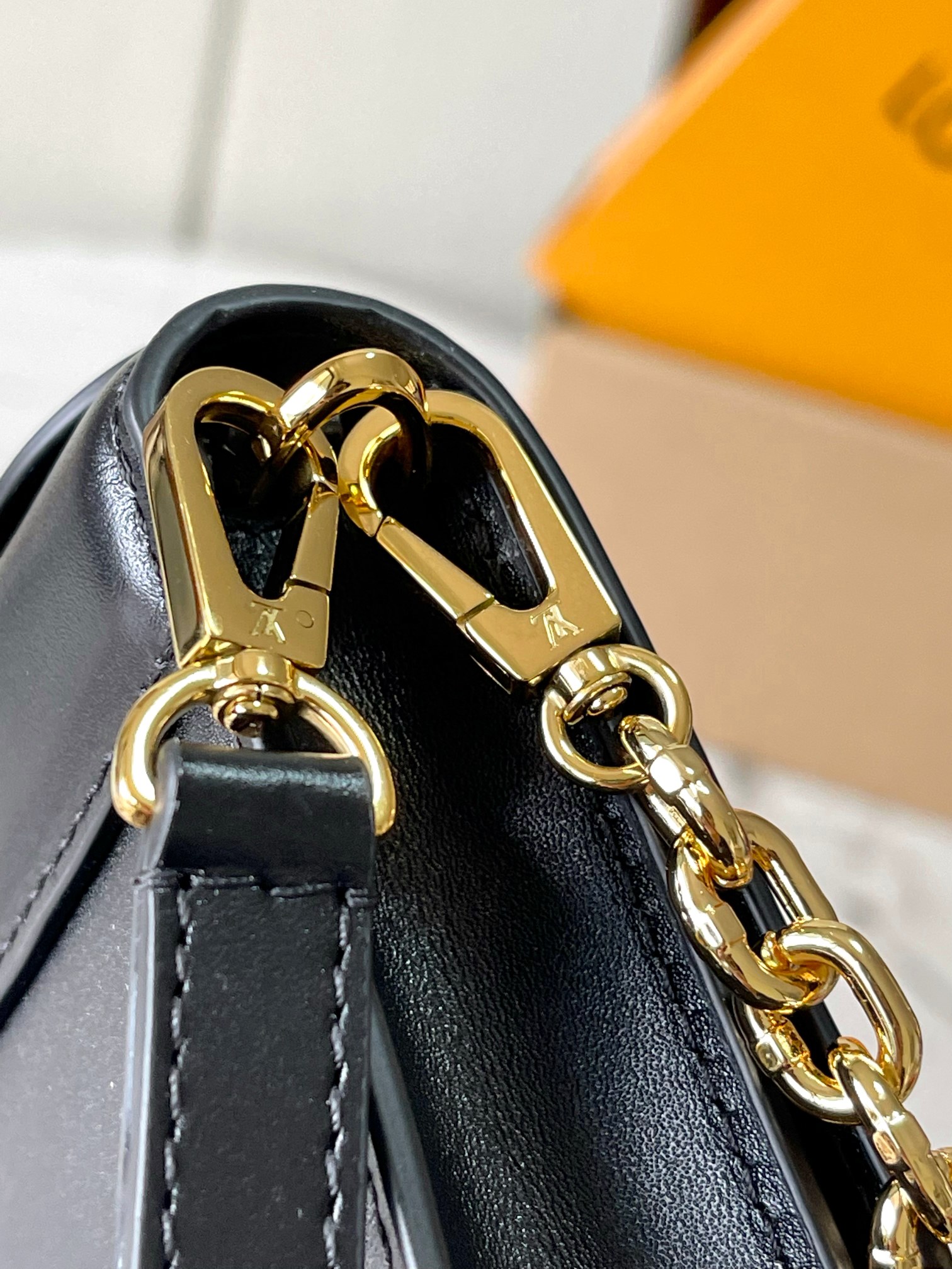 LOUIS VUITTON Capucines Shoulder bag/top quality M12405