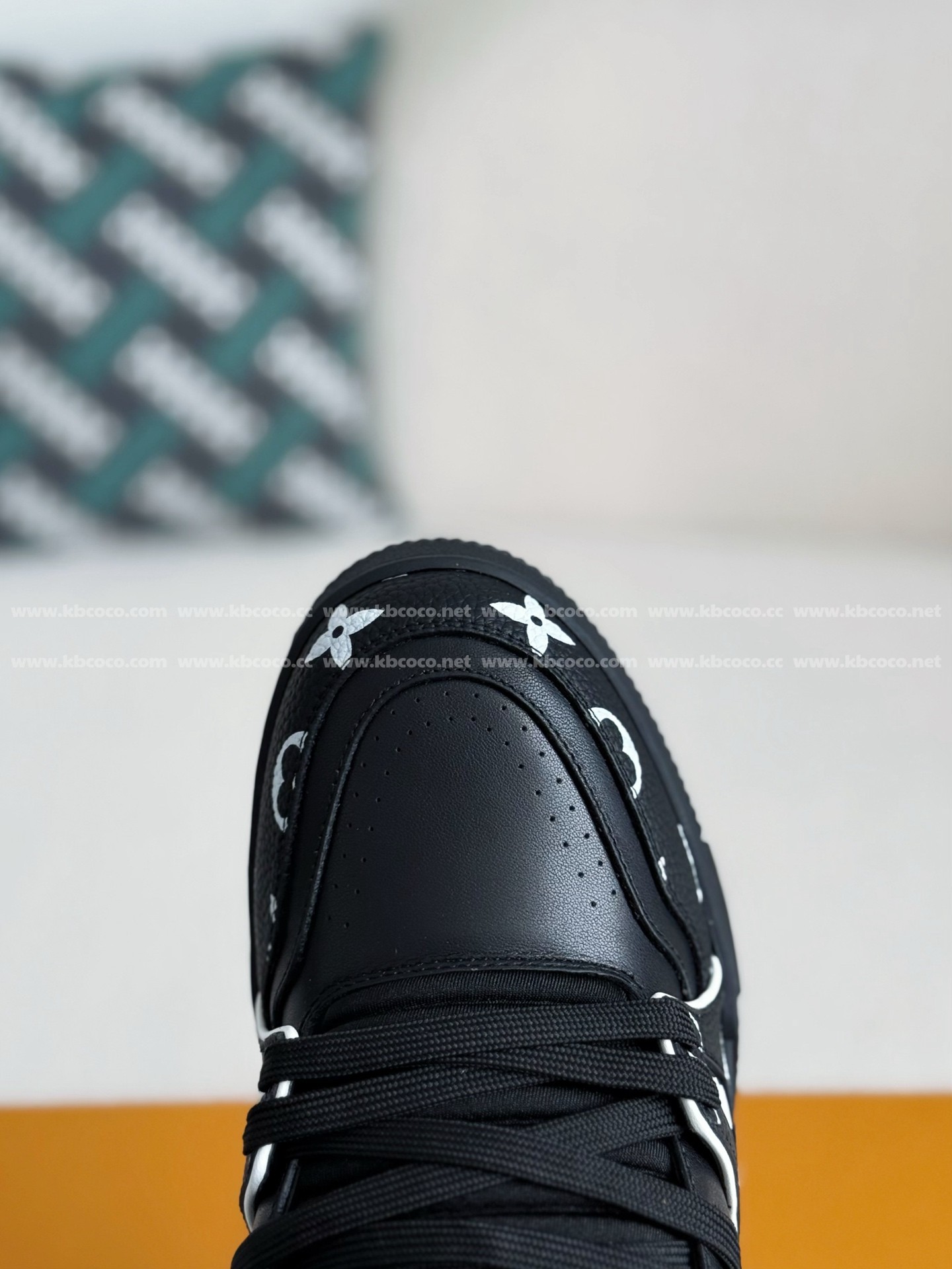 【#4639】 LOUIS VUITTON TRAINER SNEAKERS